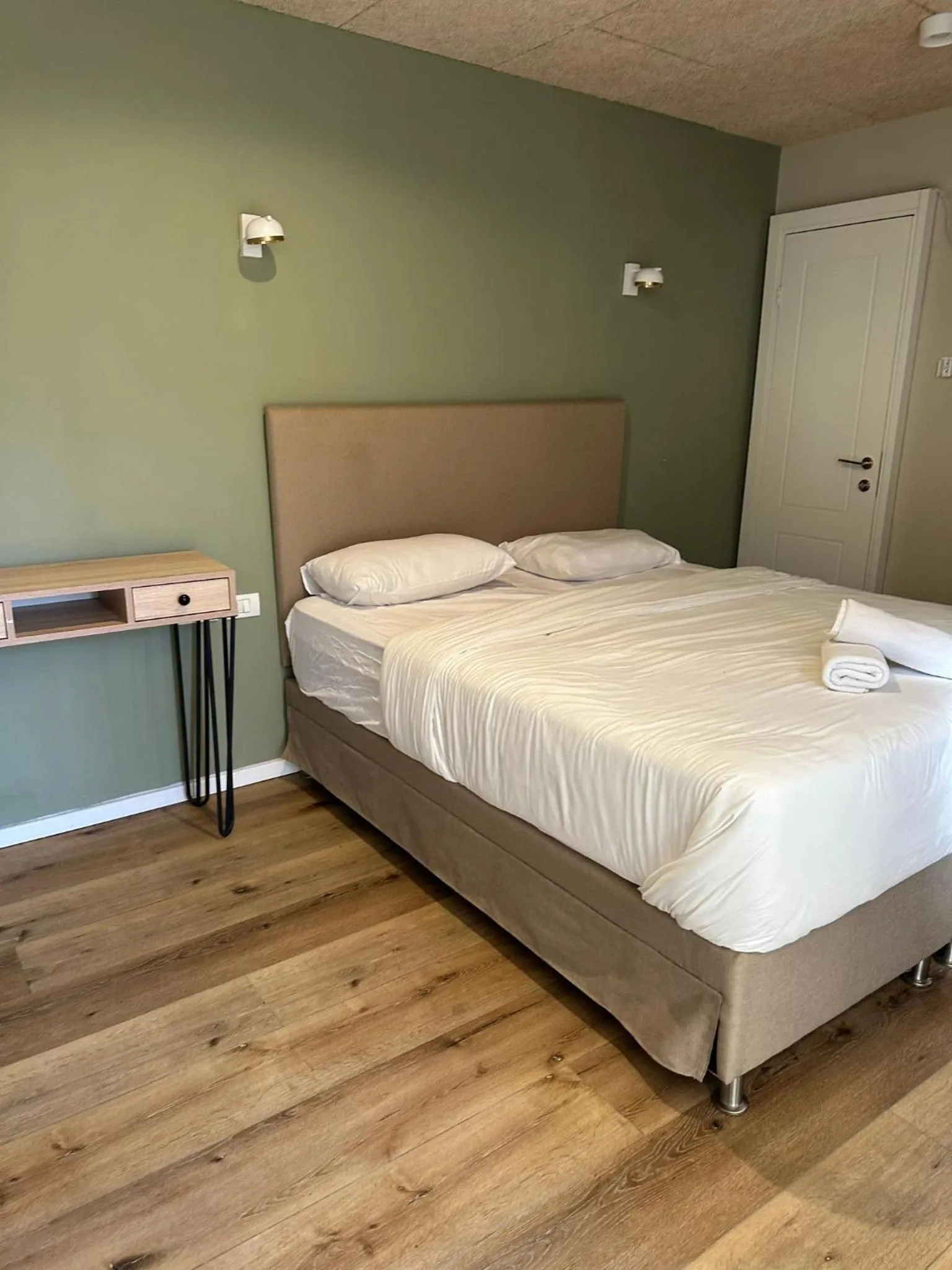 Bed in Q Village - Poleg Beach