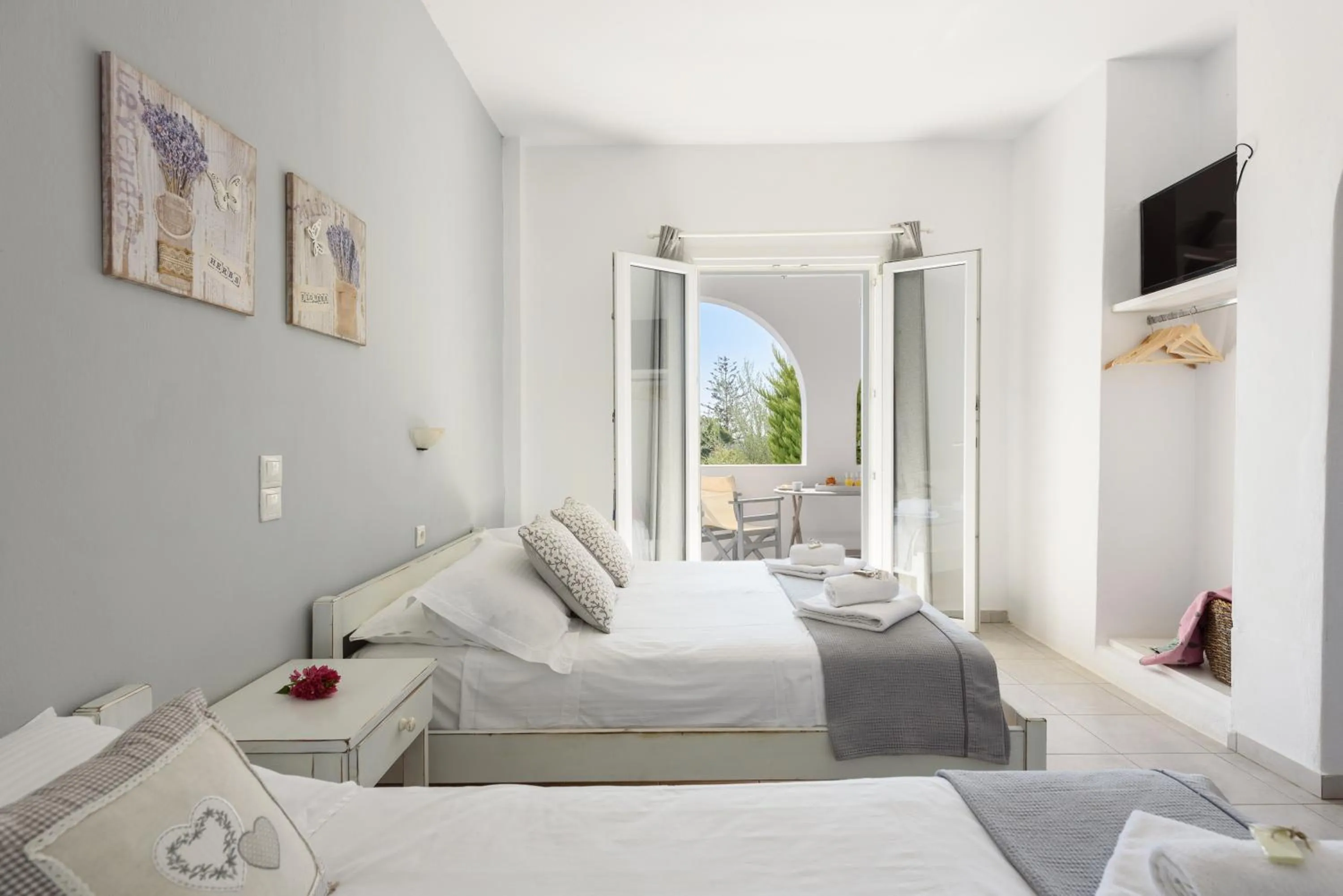 TV and multimedia, Bed in Anixis Studios Aliki Paros