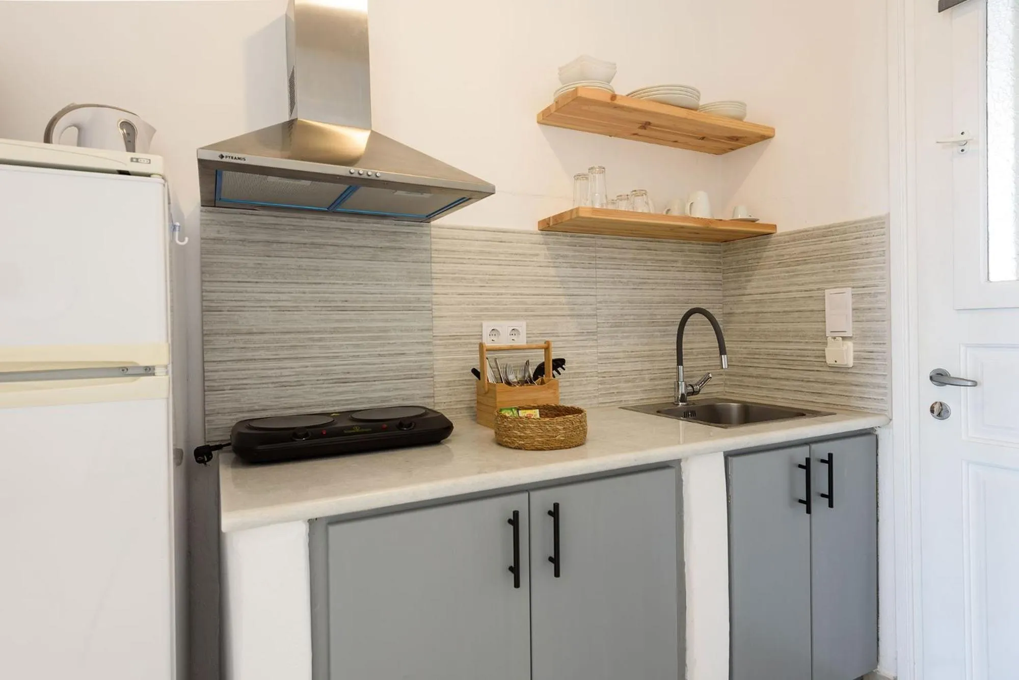 Coffee/tea facilities in Anixis Studios Aliki Paros