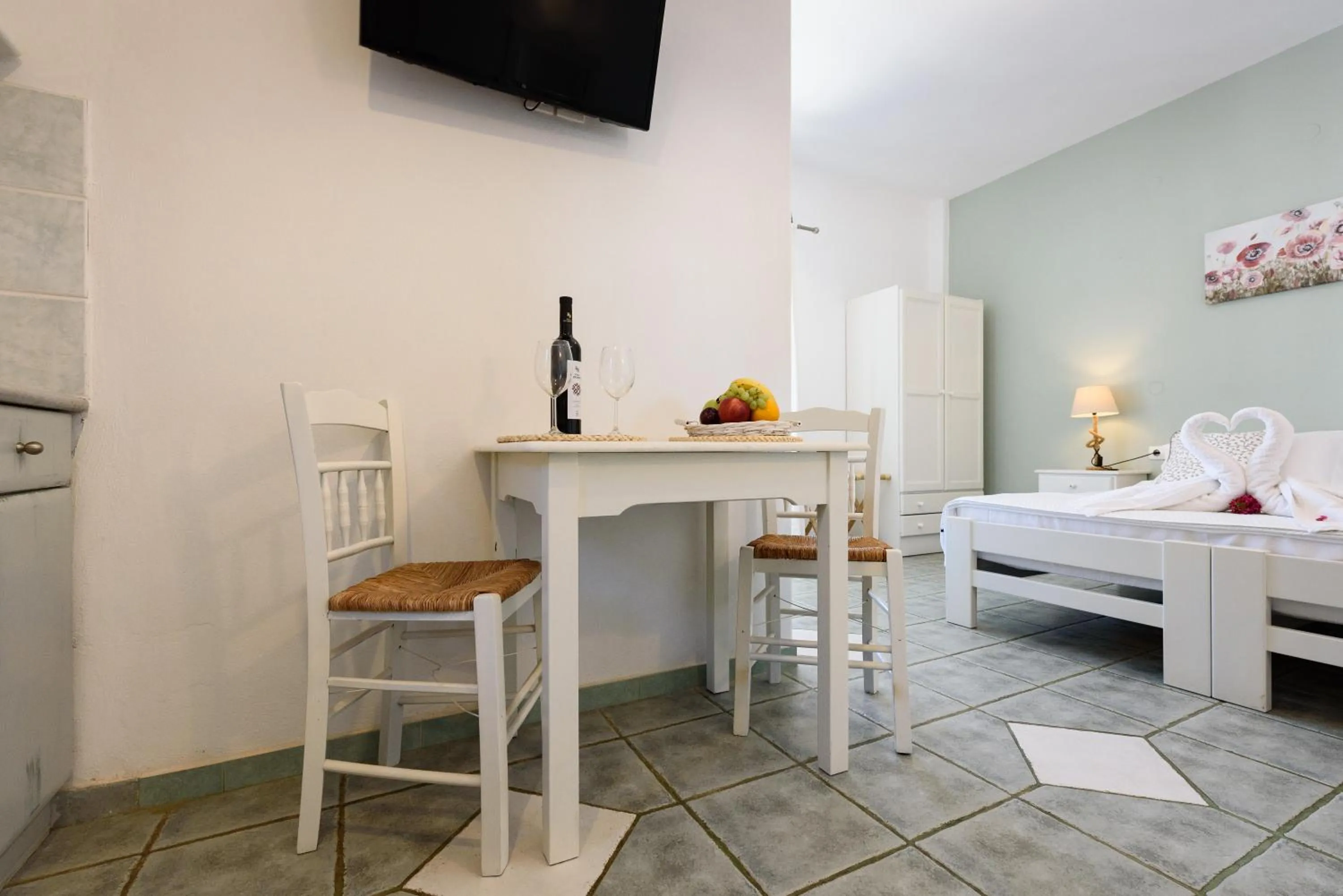 Photo of the whole room, Bed in Anixis Studios Aliki Paros