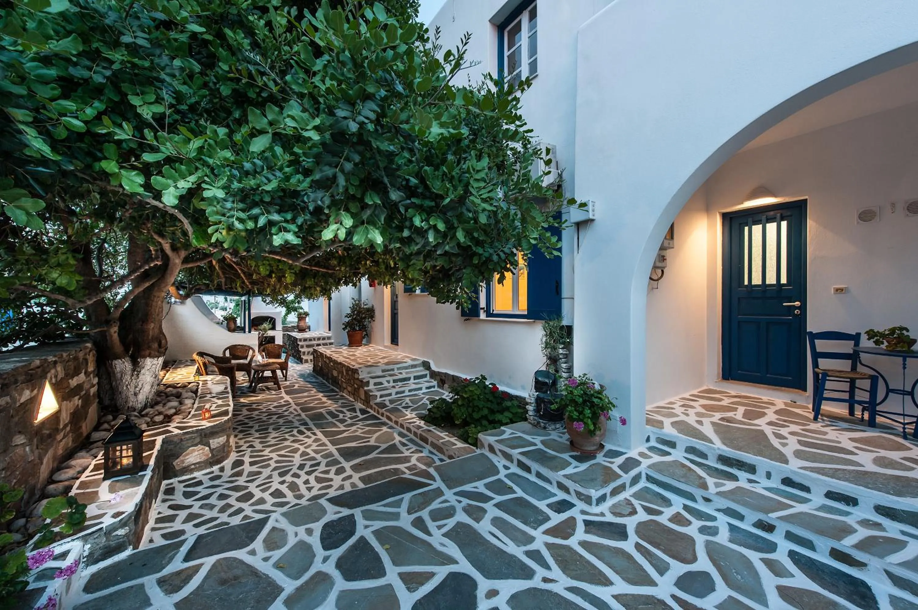 Garden in Anixis Studios Aliki Paros