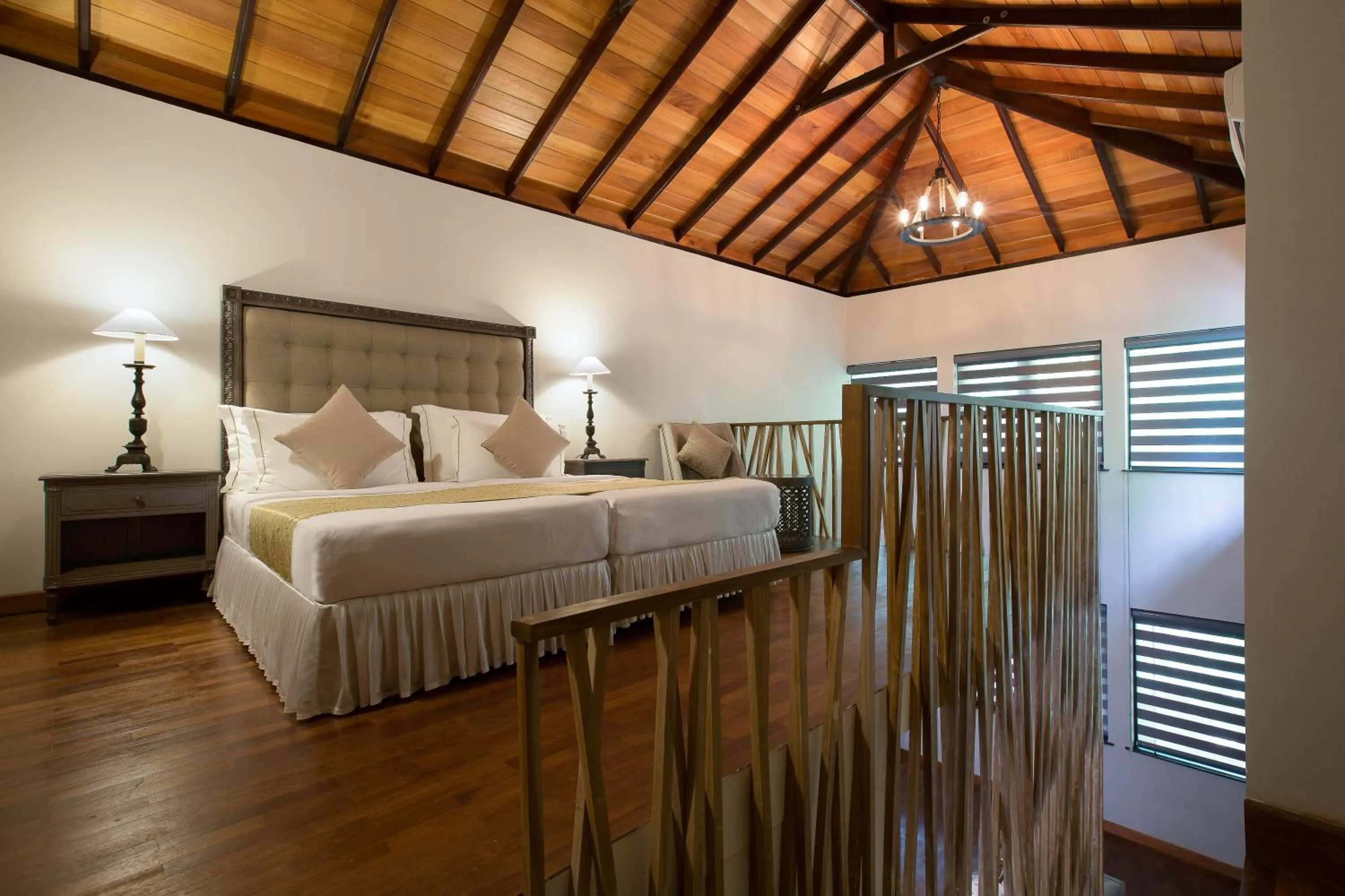 Bathroom, Bed in The Deer Park Hotel