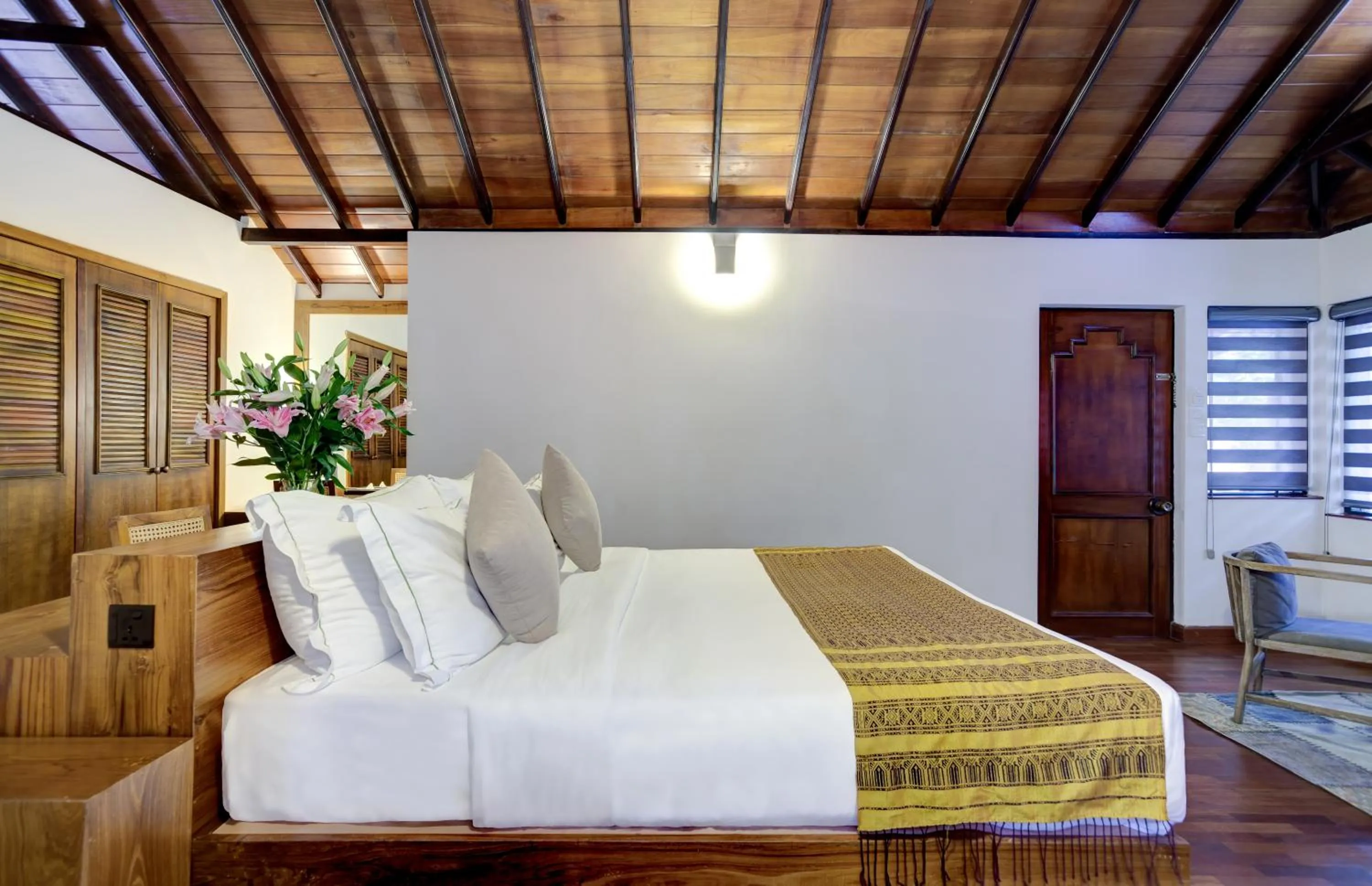 Bedroom, Bed in The Deer Park Hotel