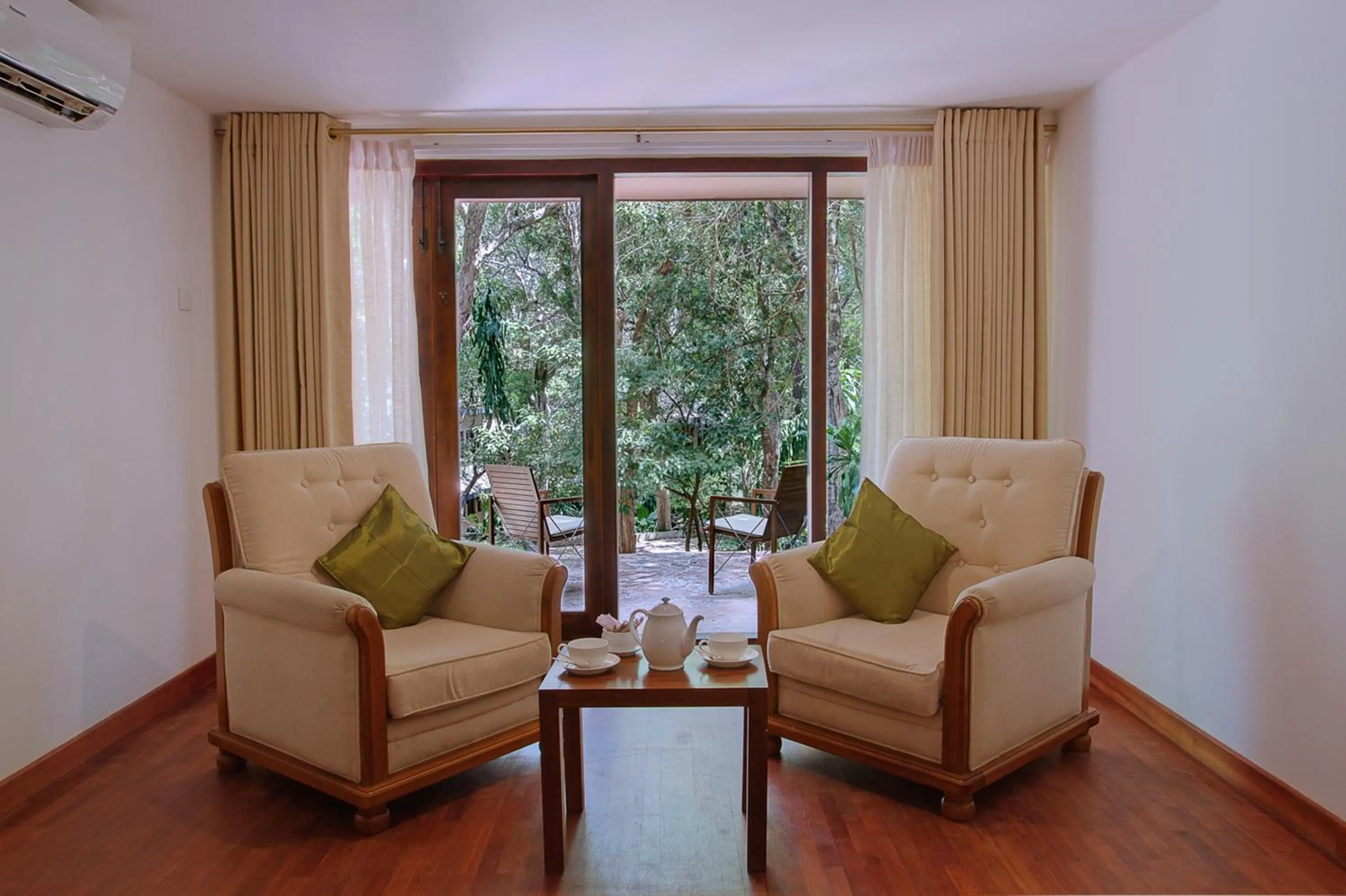 Garden view in The Deer Park Hotel