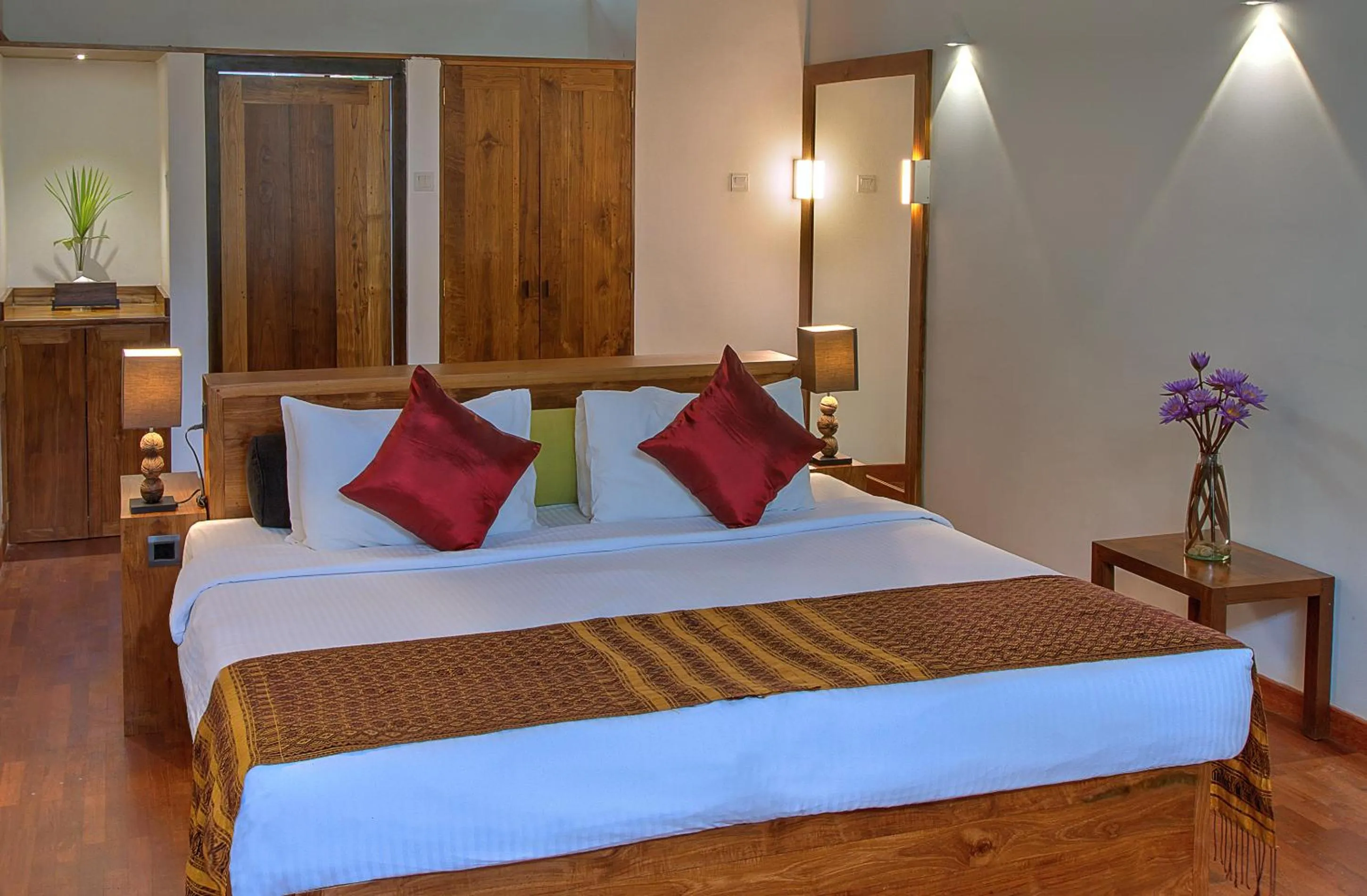 Bedroom, Bed in The Deer Park Hotel