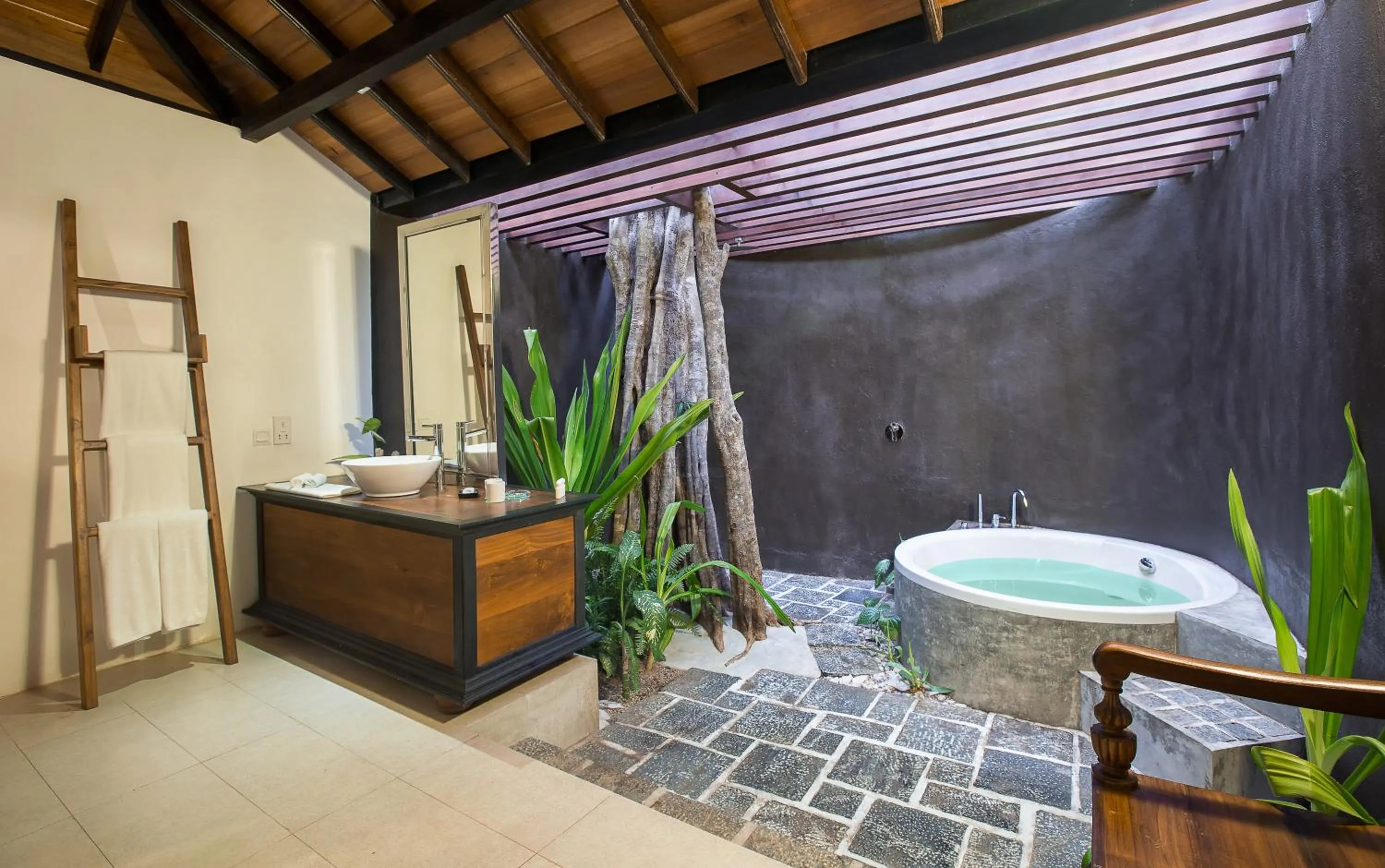 Bathroom in The Deer Park Hotel