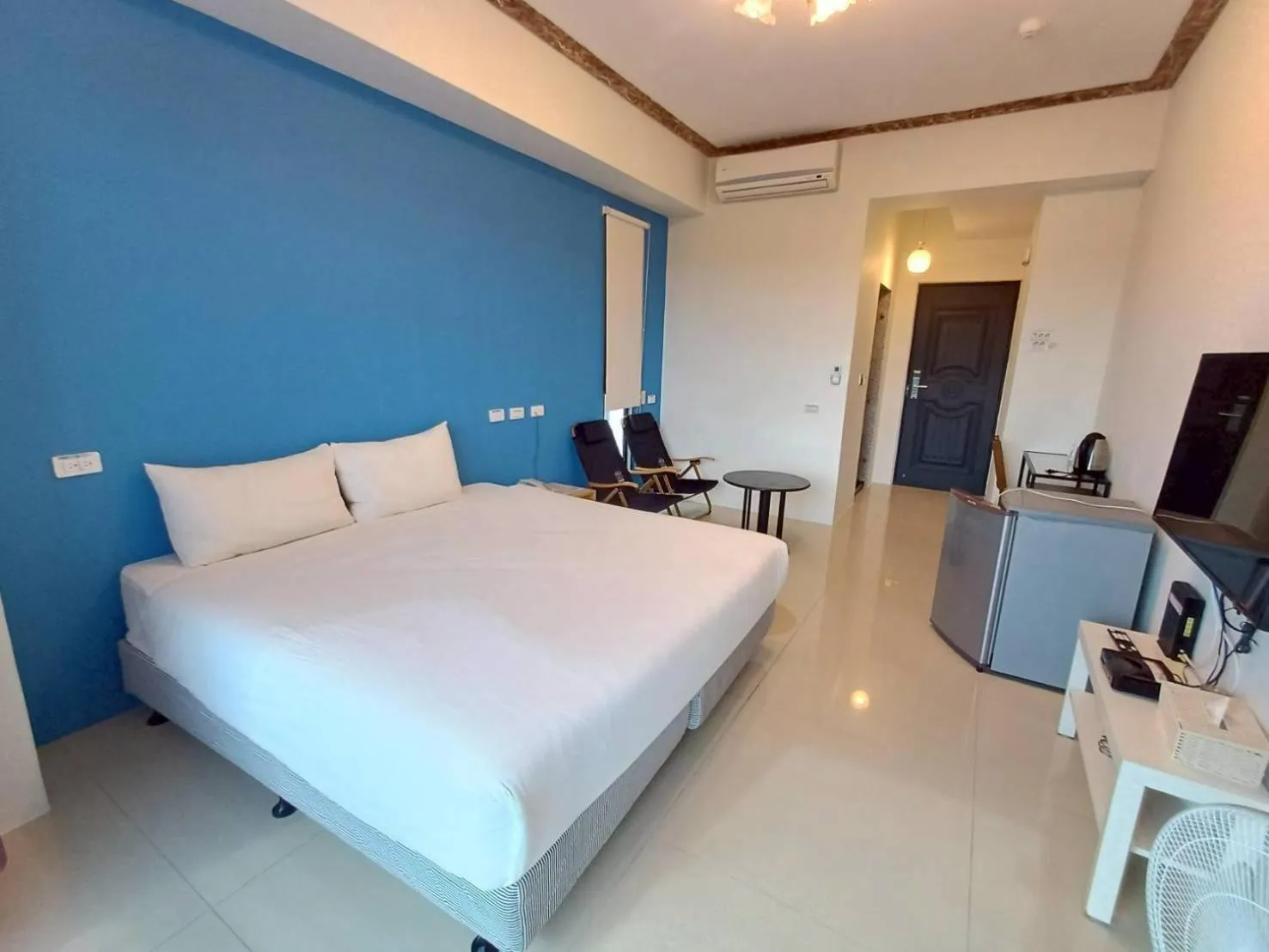 Staff, Bed in 墾丁秋莊會館 附限量停車位 不保證有位置 無法事先預留 背包房無車位 預訂後記得加Line聯繫