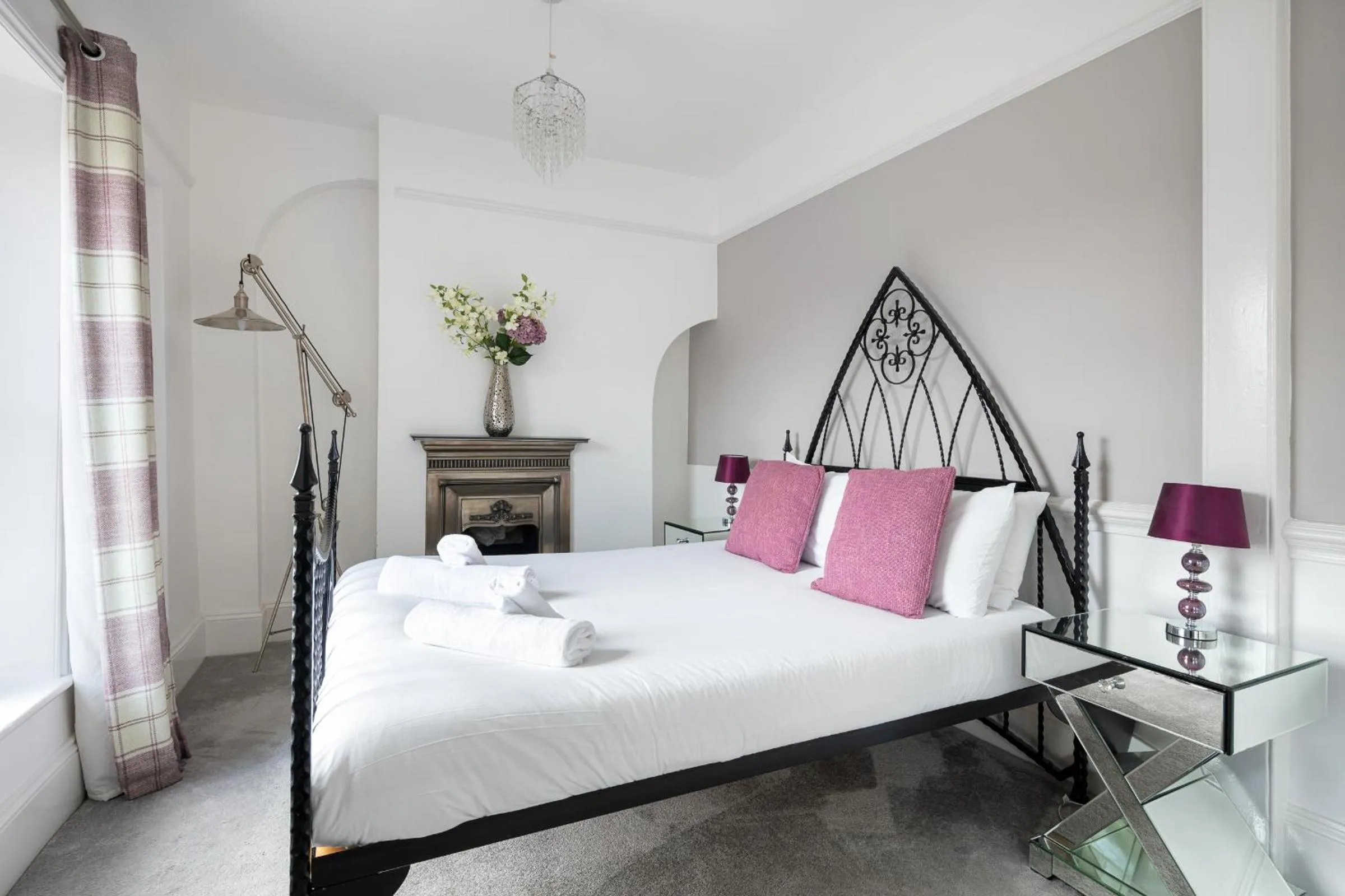 Bedroom, Bed in Castle Properties: The Duchess, 3 Bed Family cottage