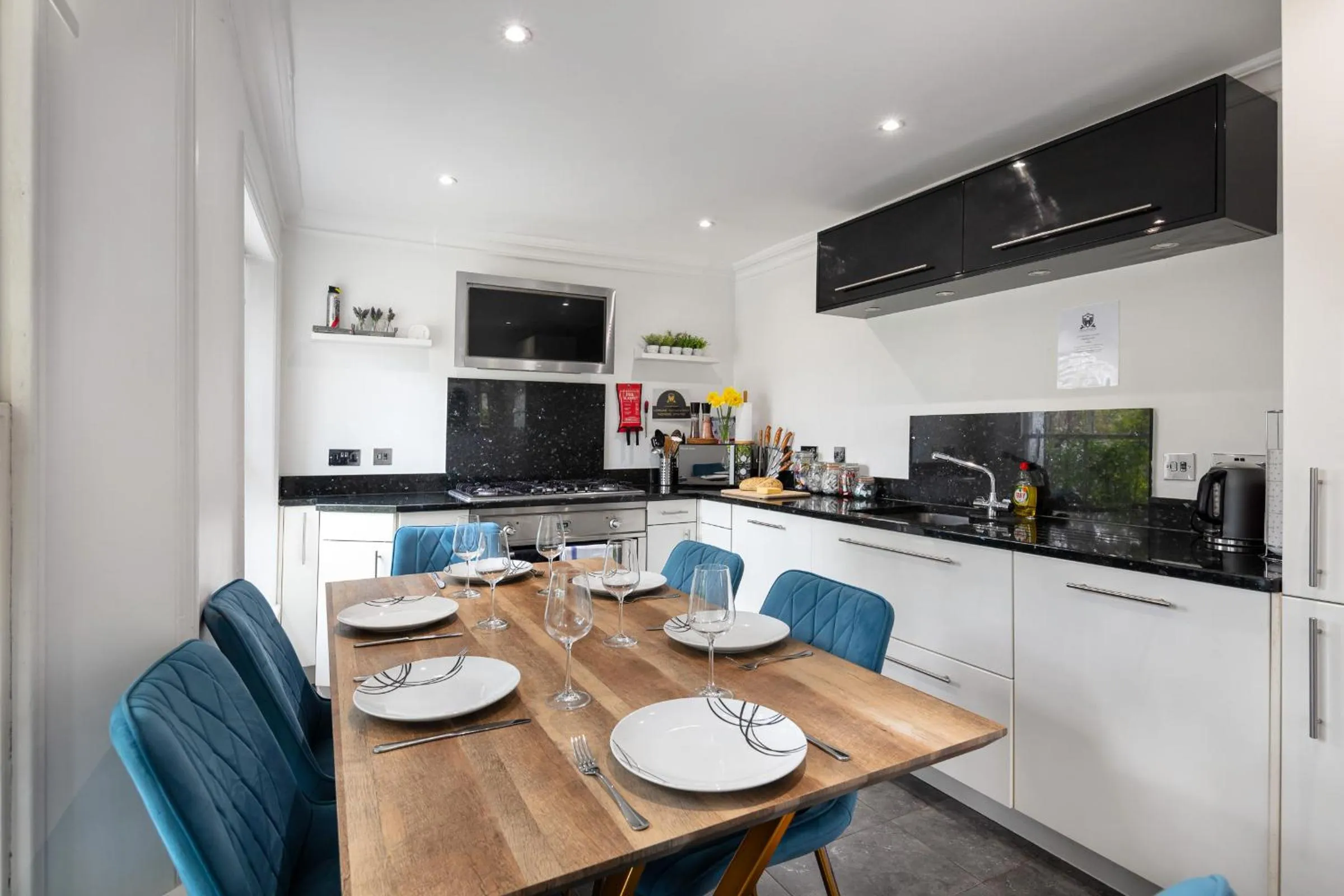 Dining area in Castle Properties: The Duchess, 3 Bed Family cottage