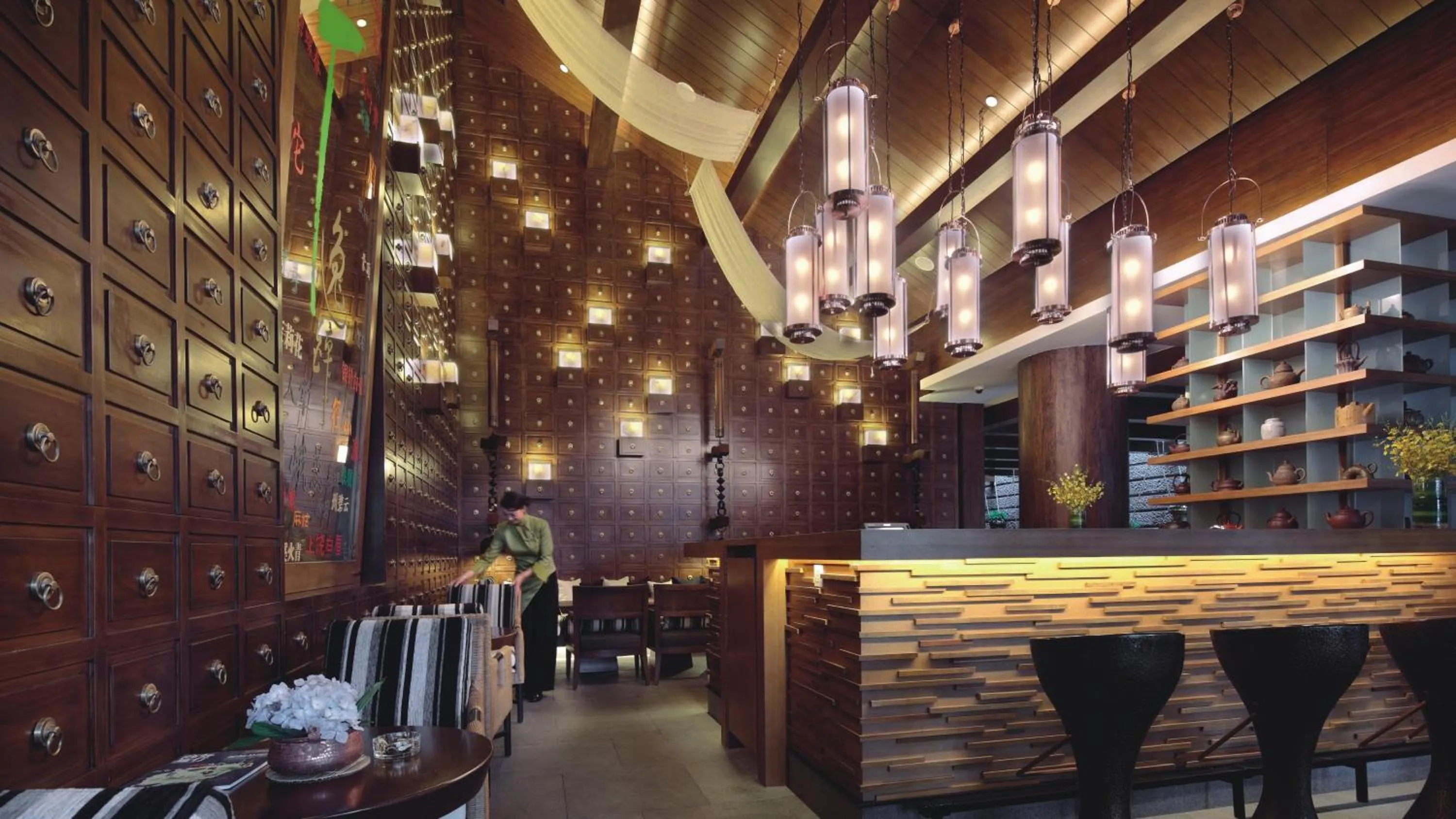 Lounge or bar in InterContinental Lijiang Ancient Town Resort by IHG
