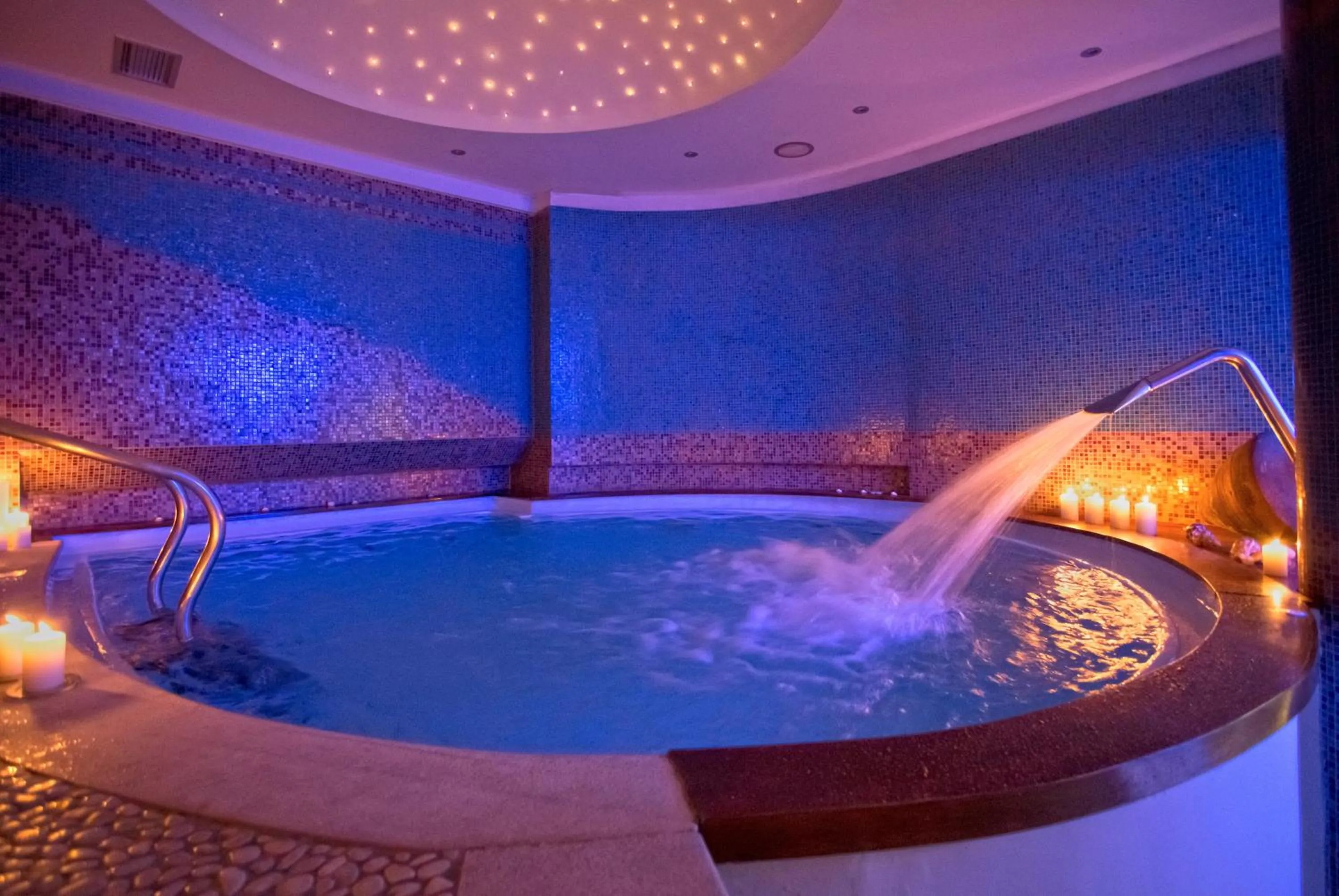 Hot Tub in Sirena Residence & Spa