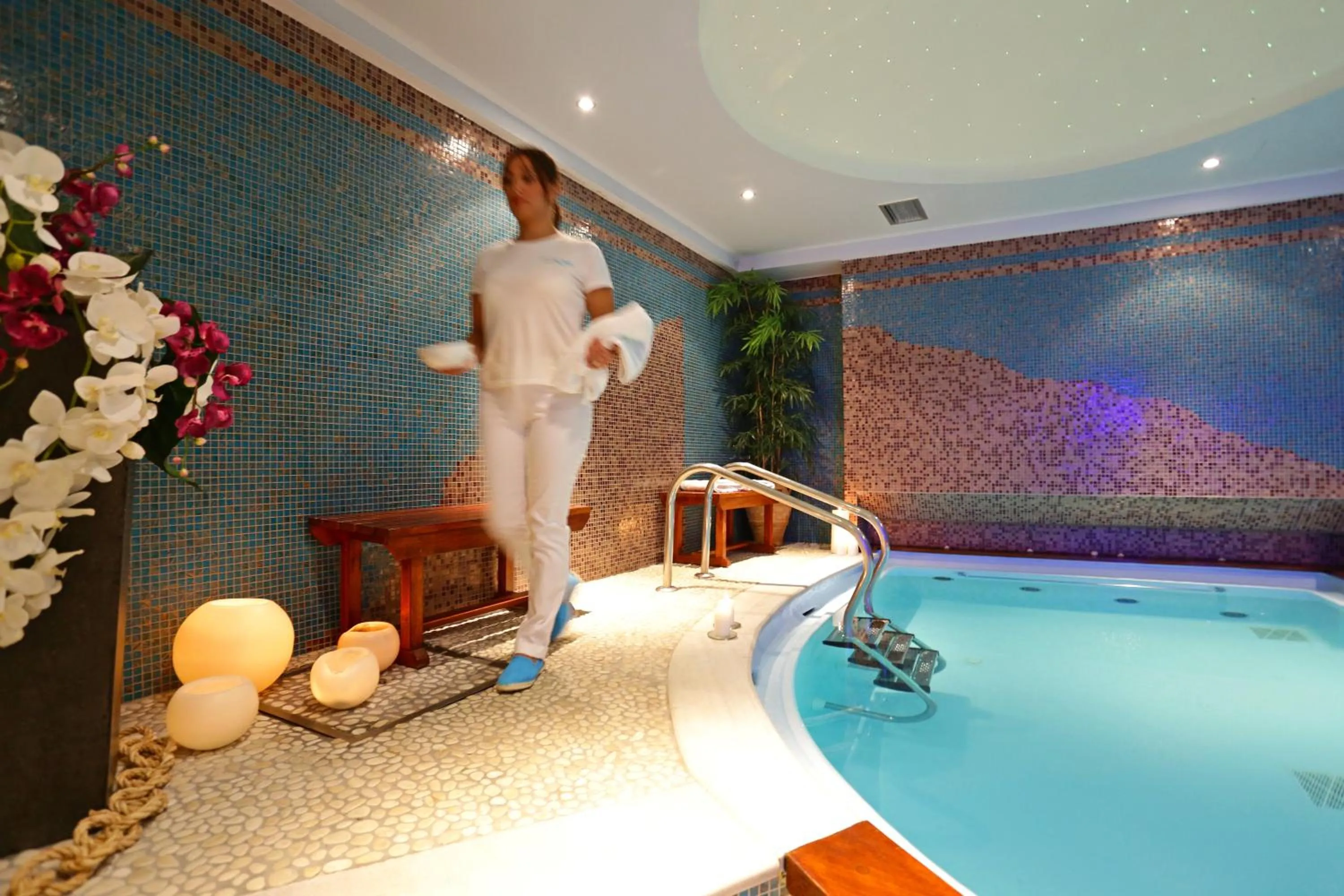 Hot Tub in Sirena Residence & Spa