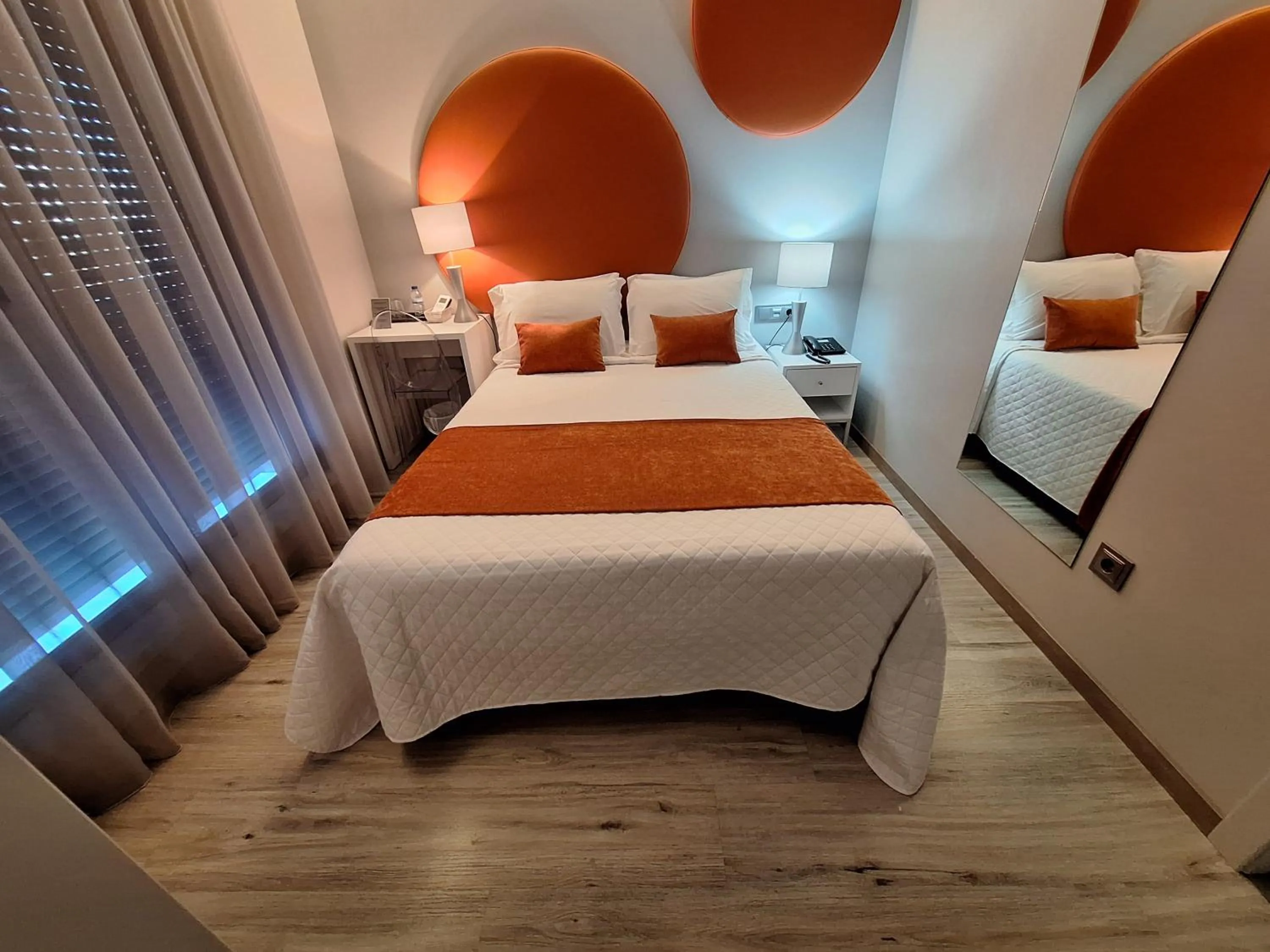 Balcony/Terrace, Bed in Hotel Aleluia