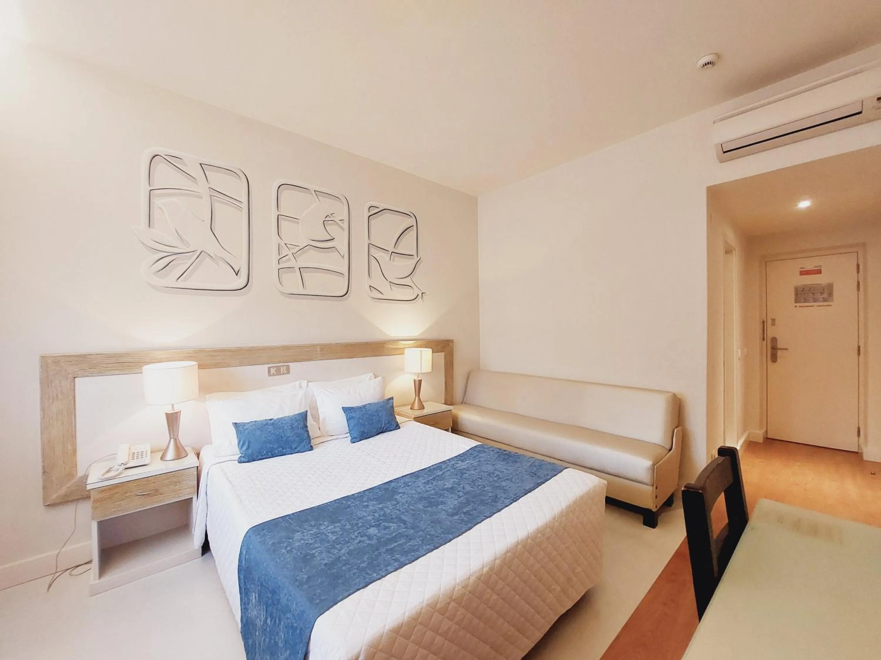 Breakfast, Bed in Hotel Aleluia