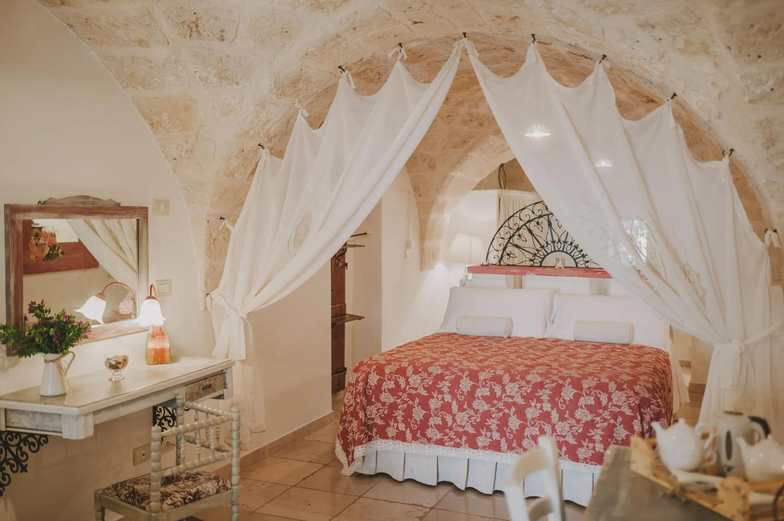 Photo of the whole room, Bed in Masseria Montenapoleone