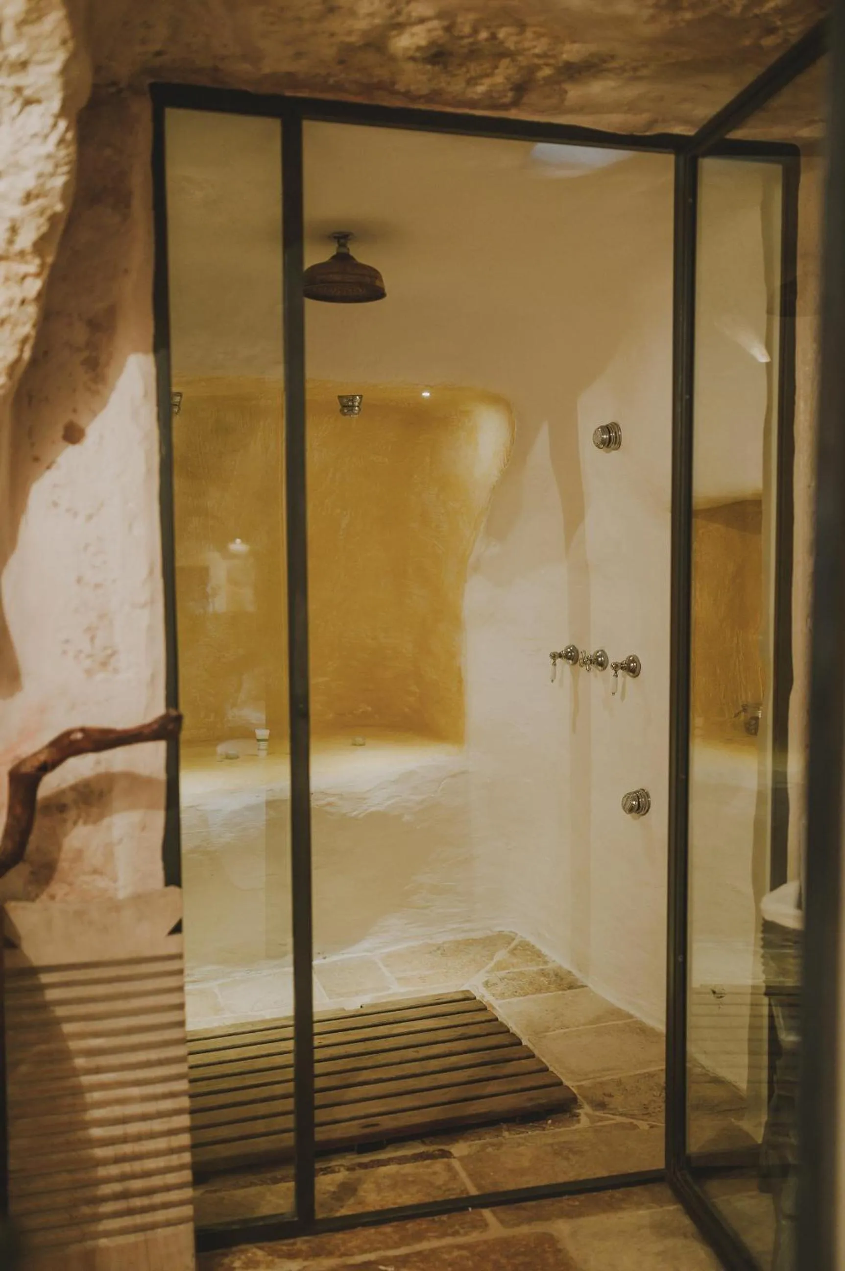 Shower in Masseria Montenapoleone