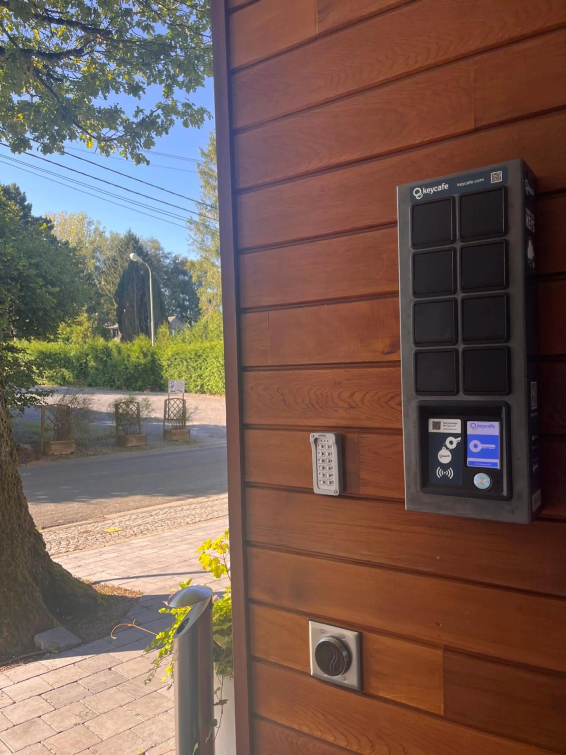 Facade/entrance in Le 24 Hotel