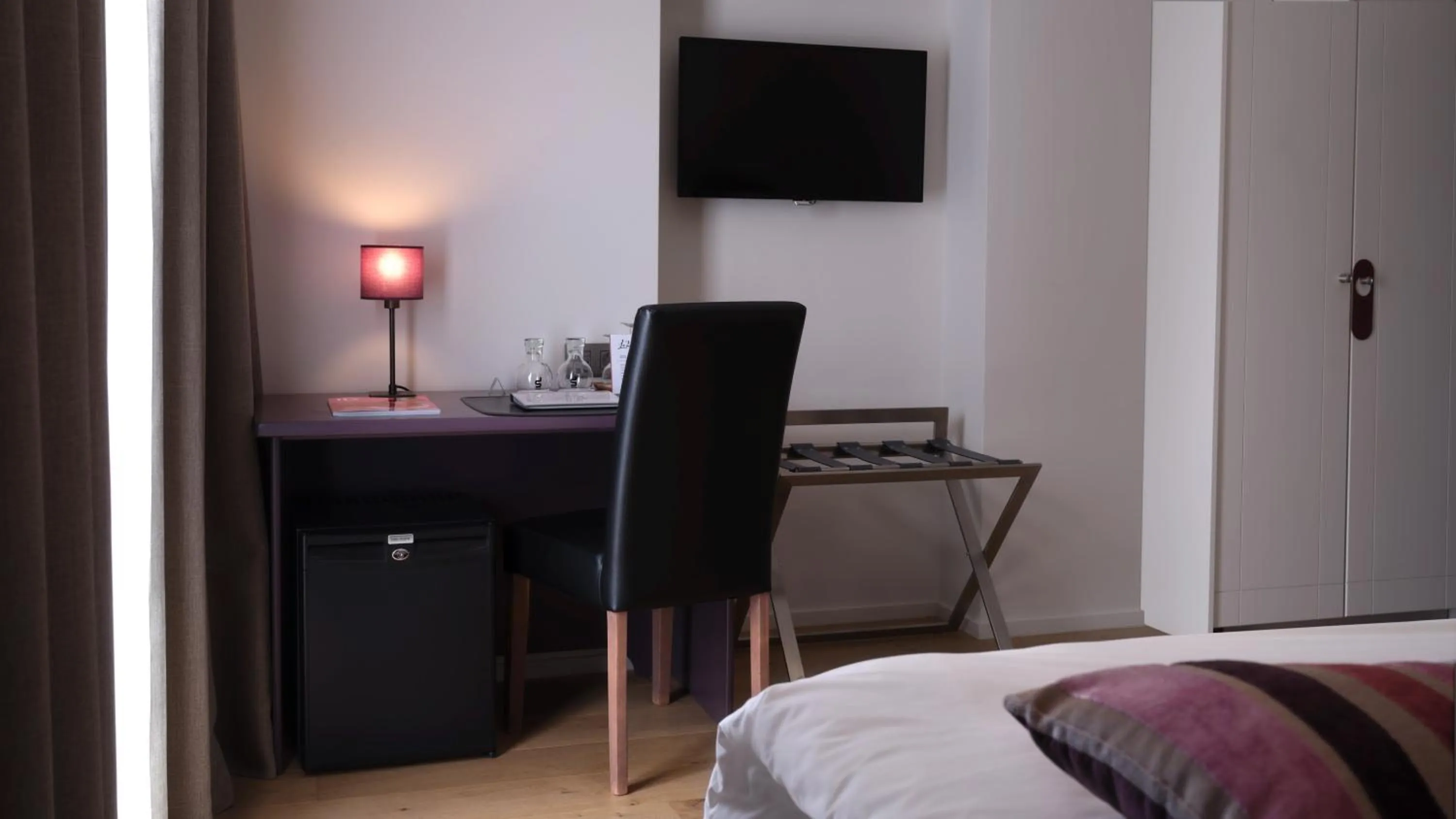 TV and multimedia, Bed in Le 24 Hotel