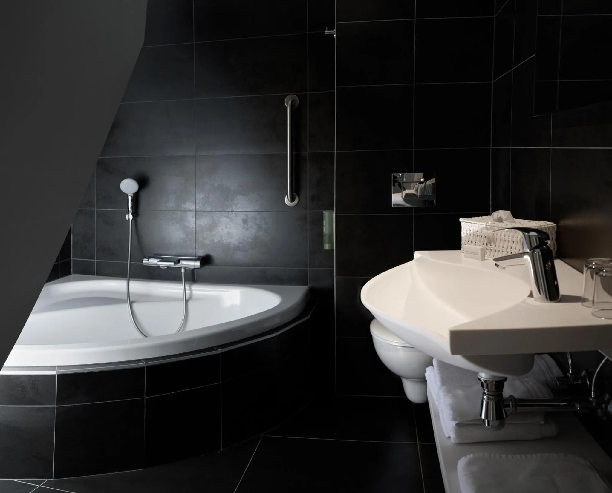 Bathroom in Le 24 Hotel