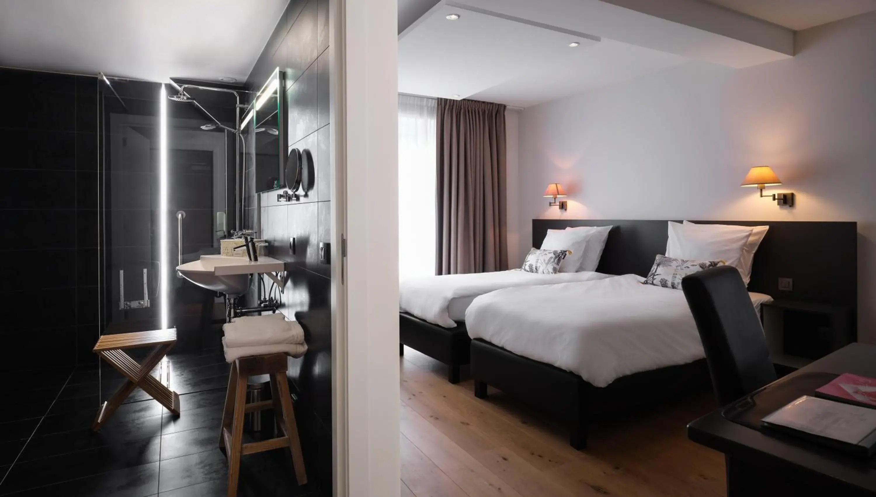 Twin Room in Le 24 Hotel Twin Room in Le 24 Hotel