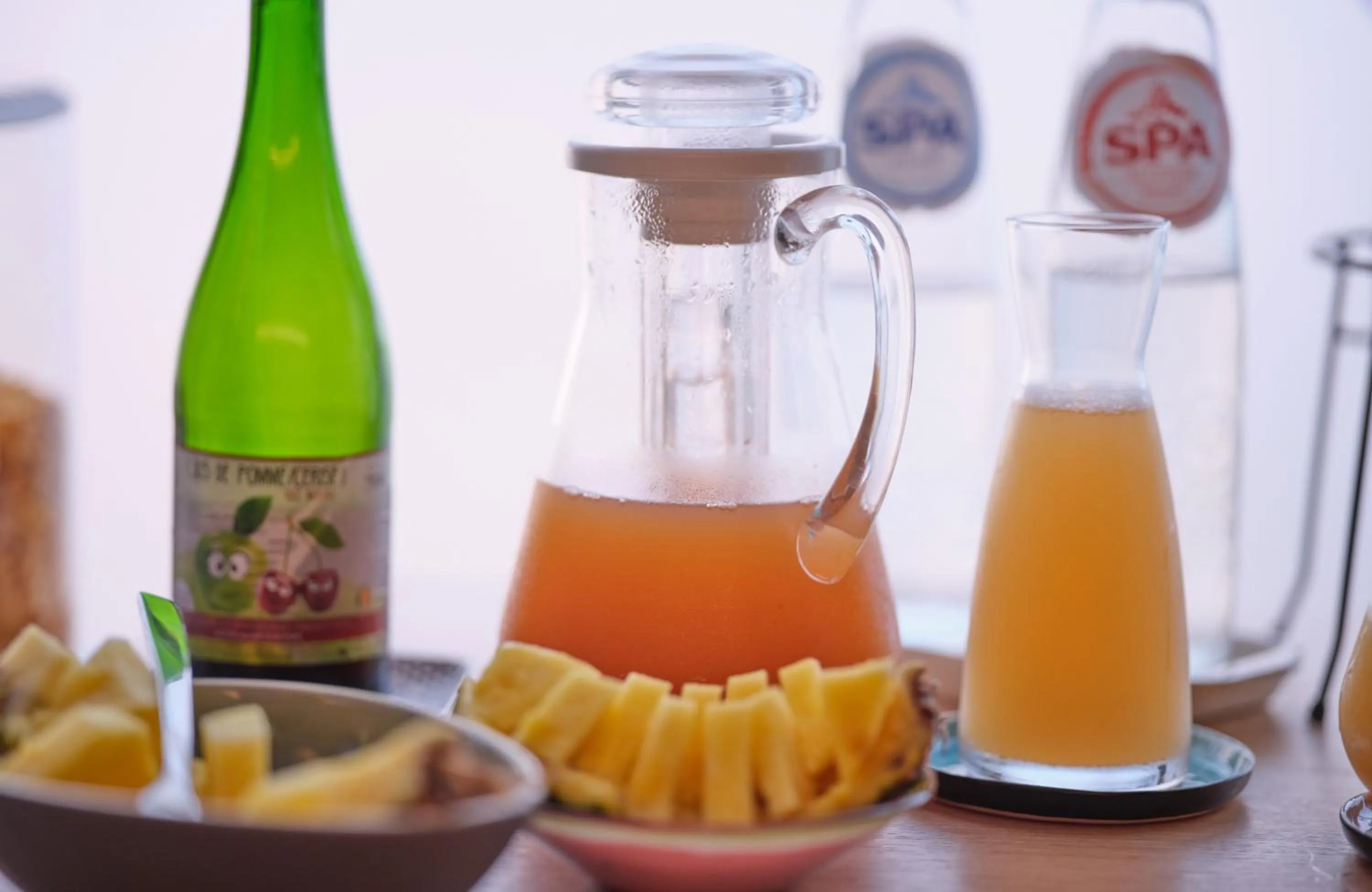 Food and drinks in Le 24 Hotel