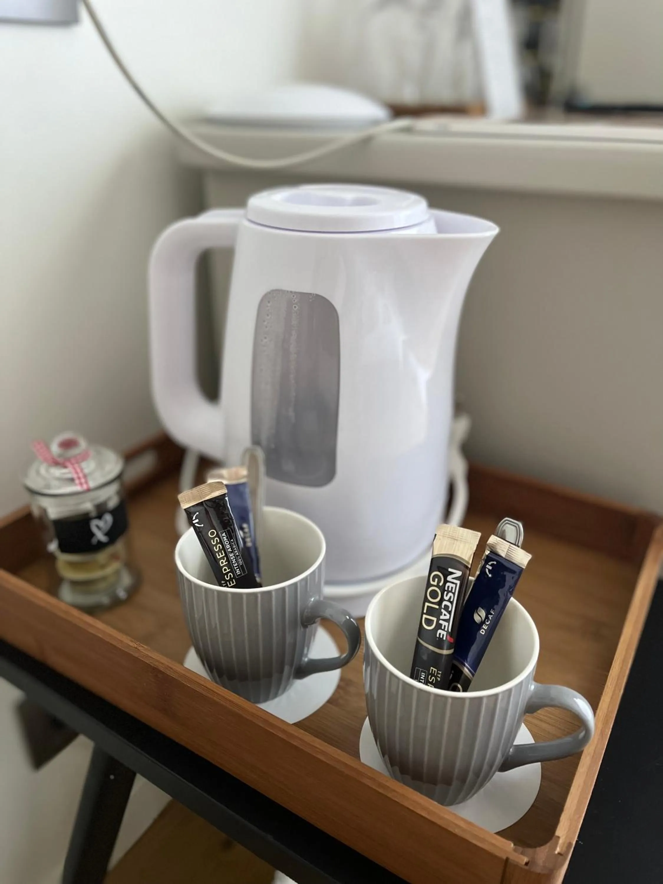 Coffee/tea facilities in Le 24 Hotel