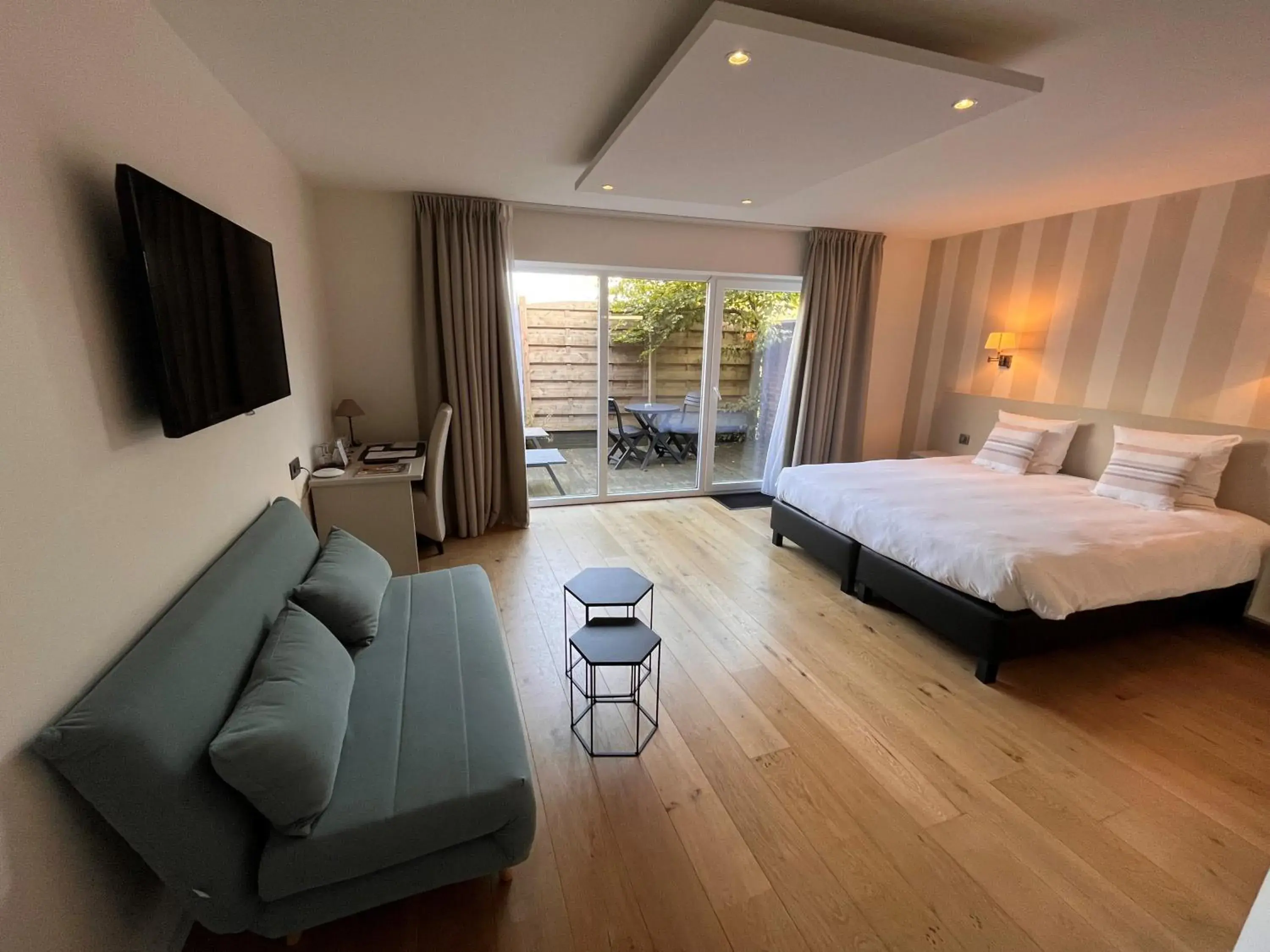 Double Room with Terrace in Le 24 Hotel Double Room with Terrace in Le 24 Hotel