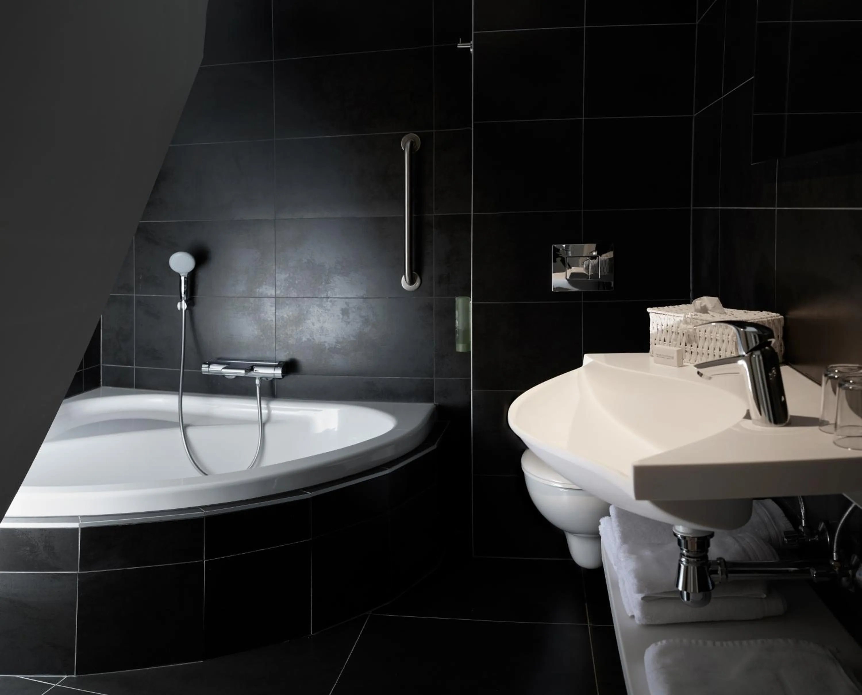 Toilet in Le 24 Hotel