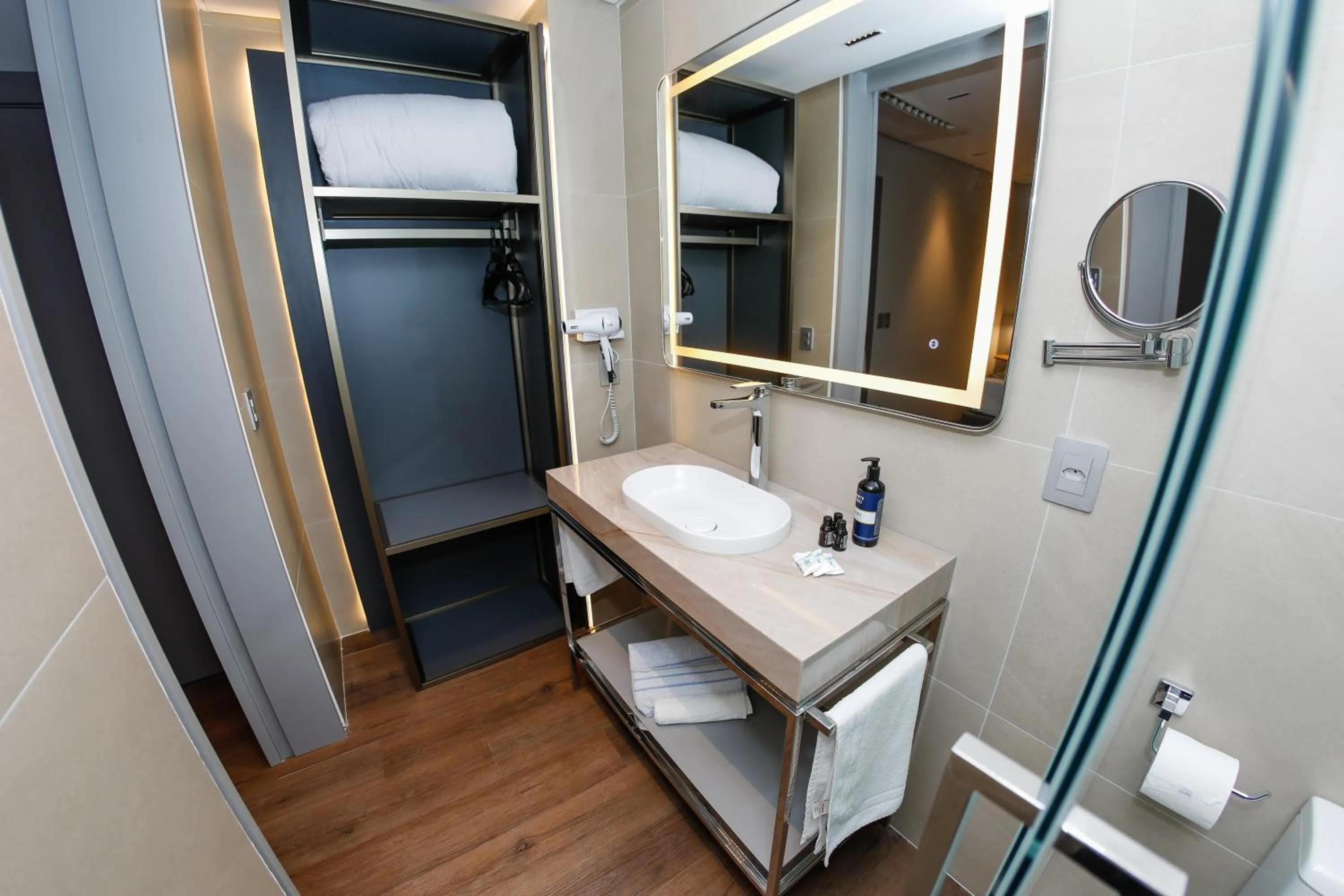 Bathroom in Sandri City Hotel