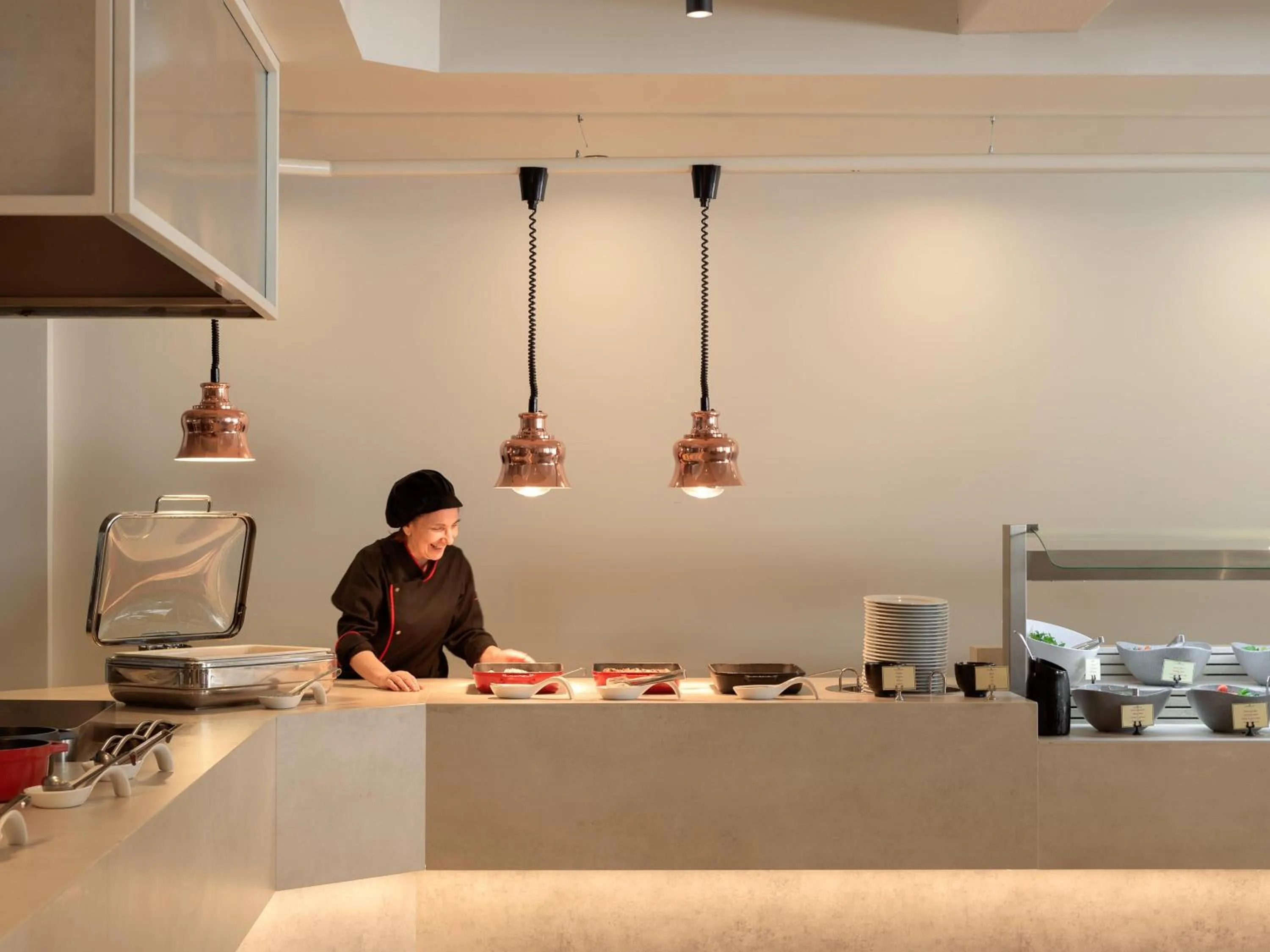 Restaurant/places to eat in Sergios Hotel