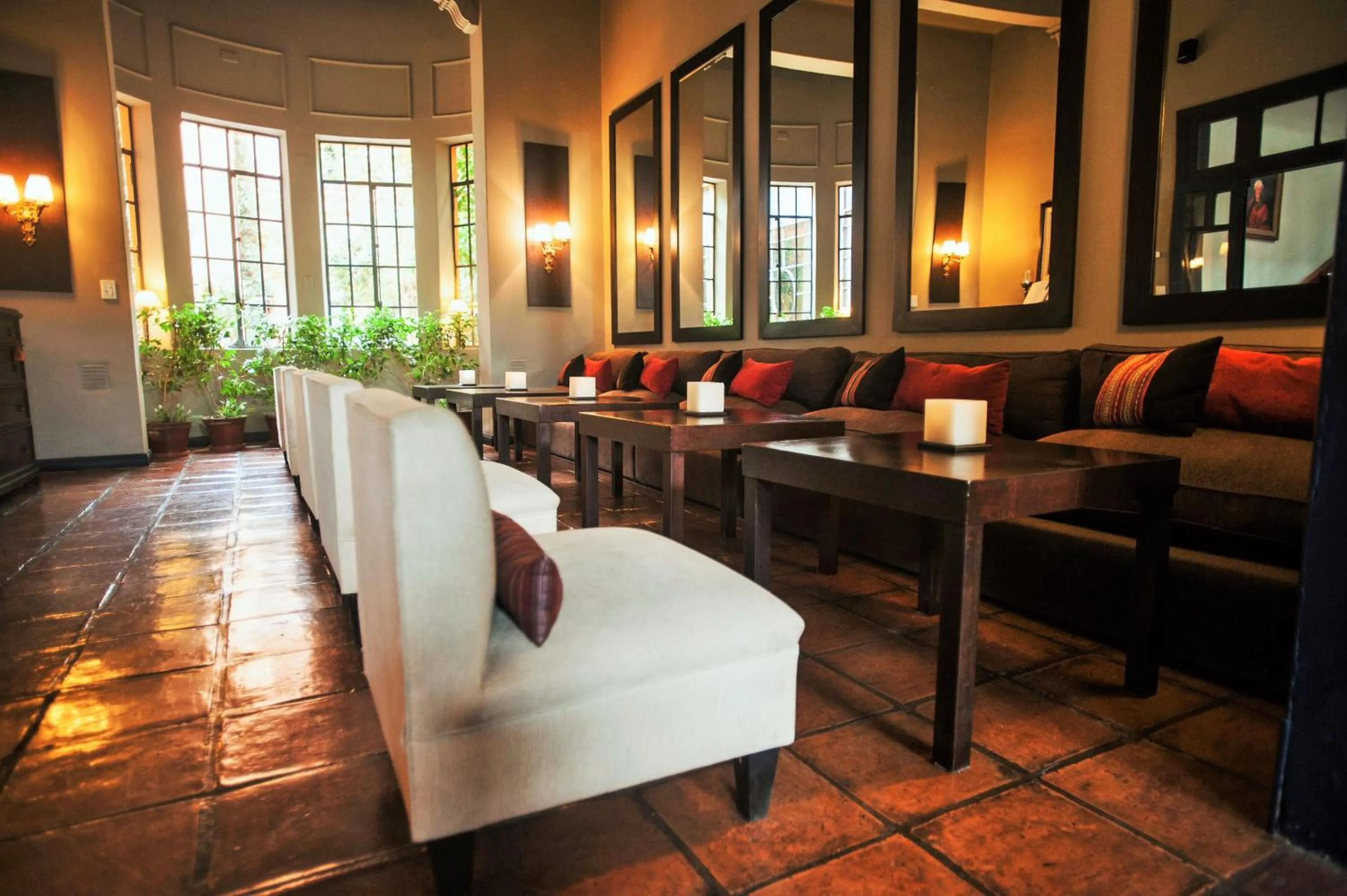 Lounge or bar in Legado Mitico Salta Hotel Boutique
