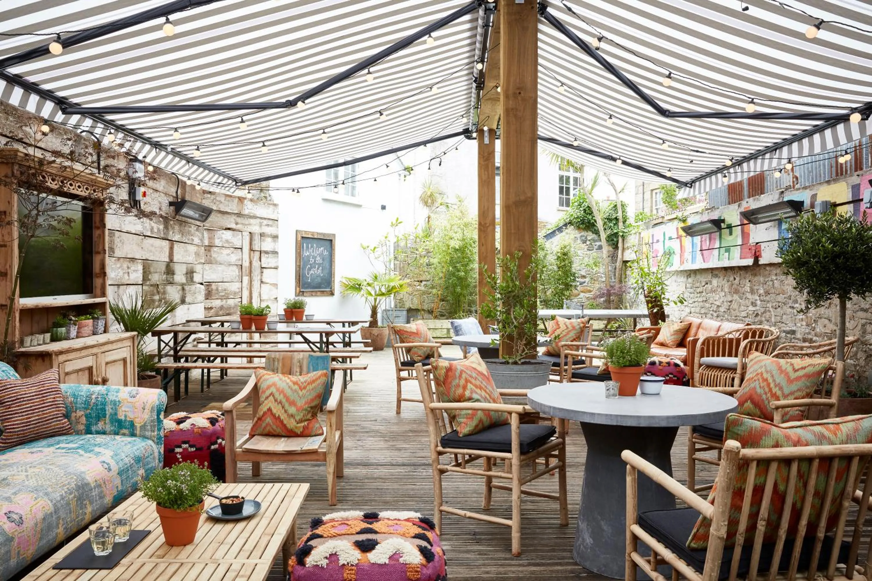 Restaurant/places to eat in Artist Residence Cornwall