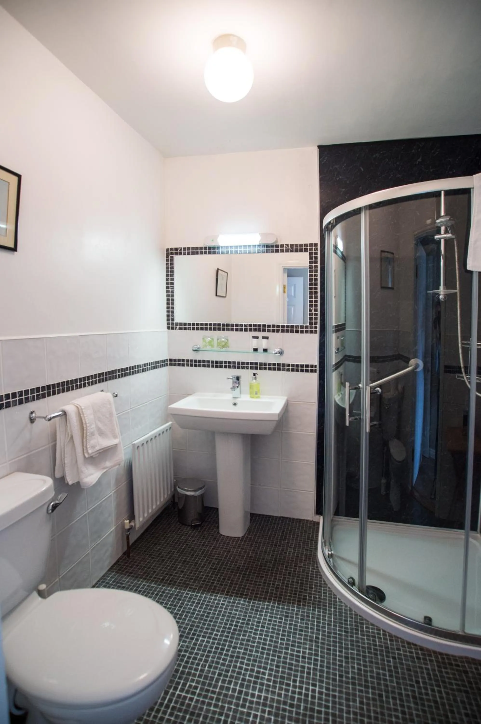 Bathroom in Sharamore House B&B