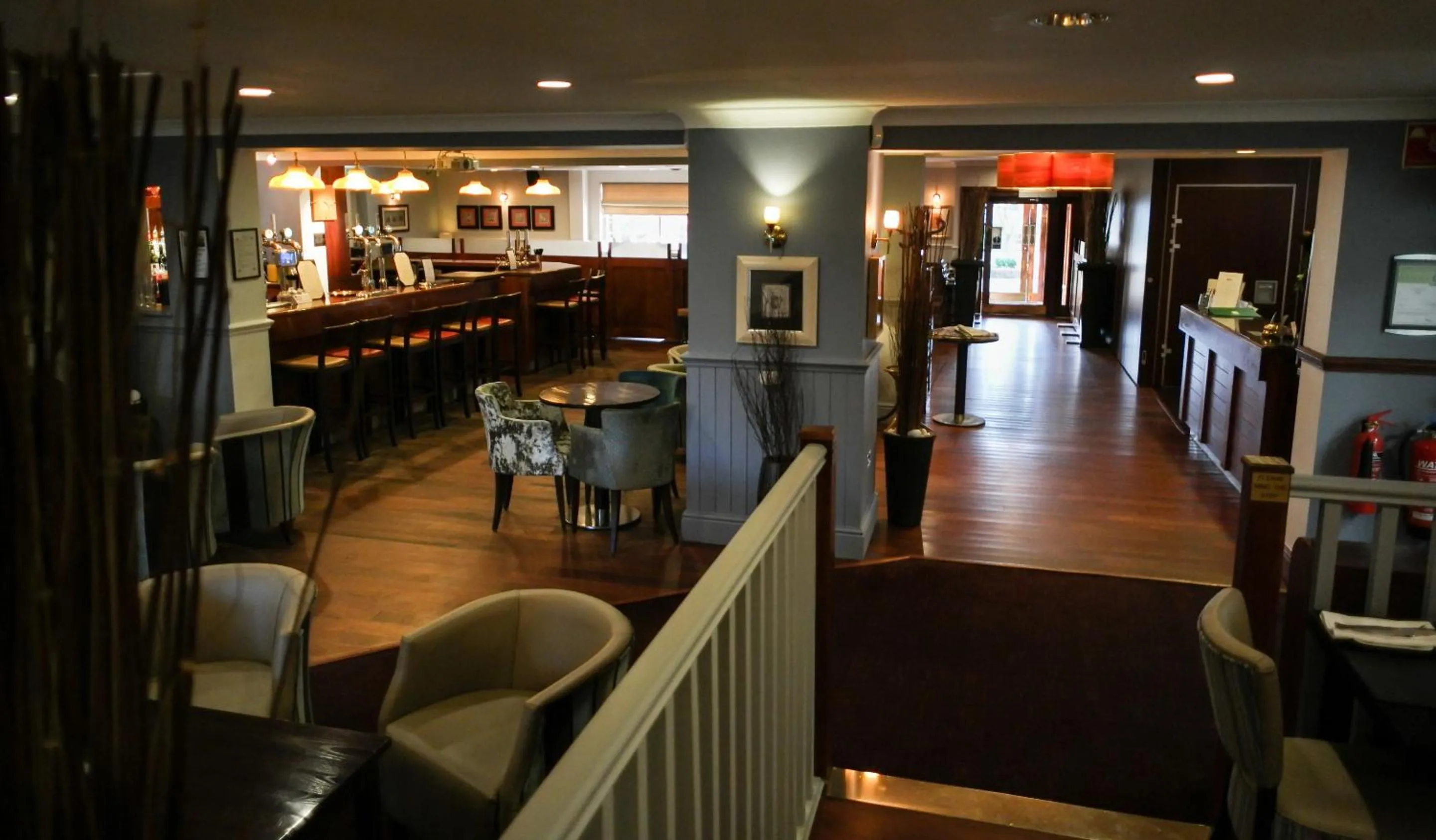 Lounge or bar in Crown Lodge Hotel