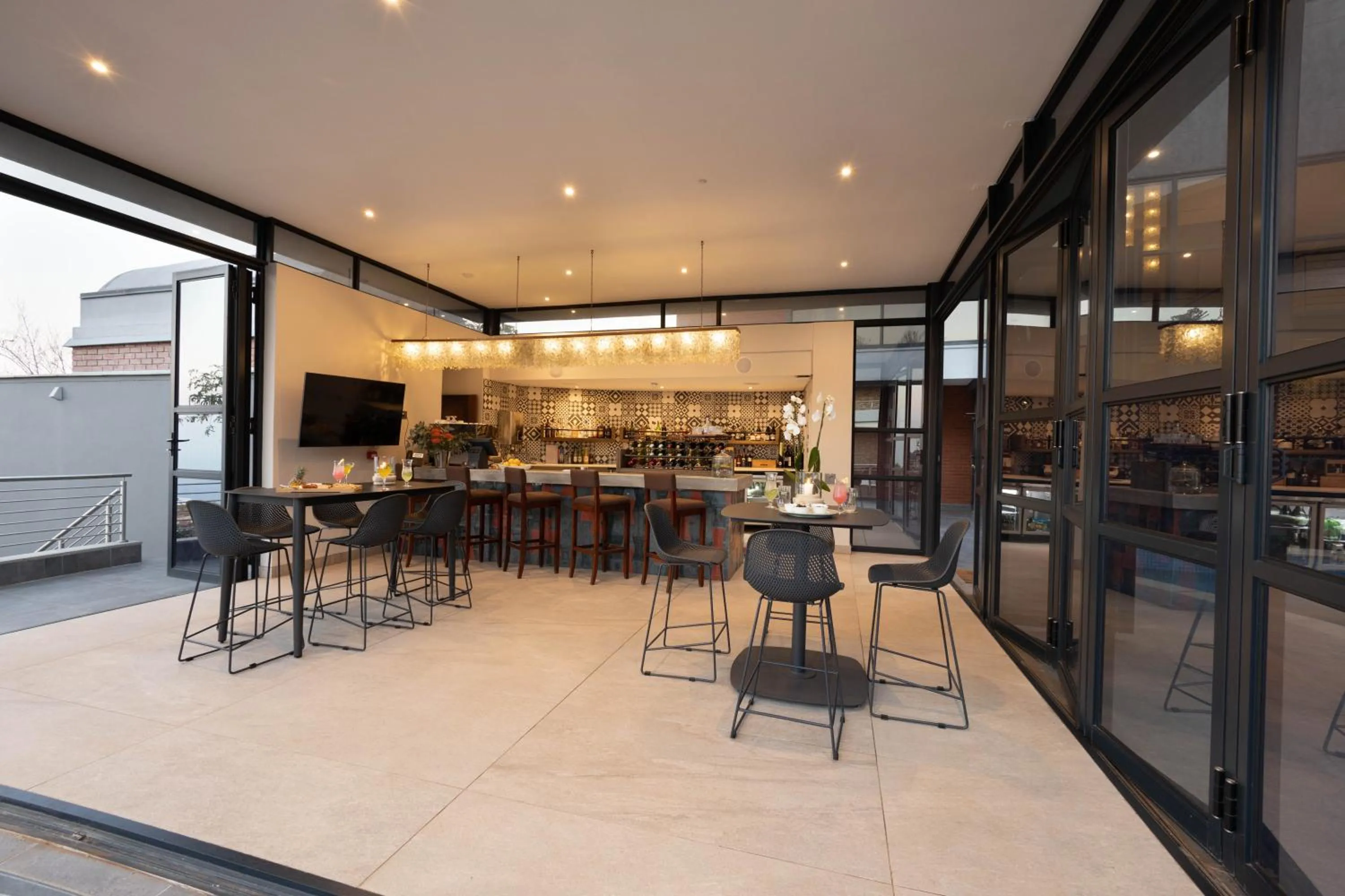 Lounge or bar in Angels View Hotel