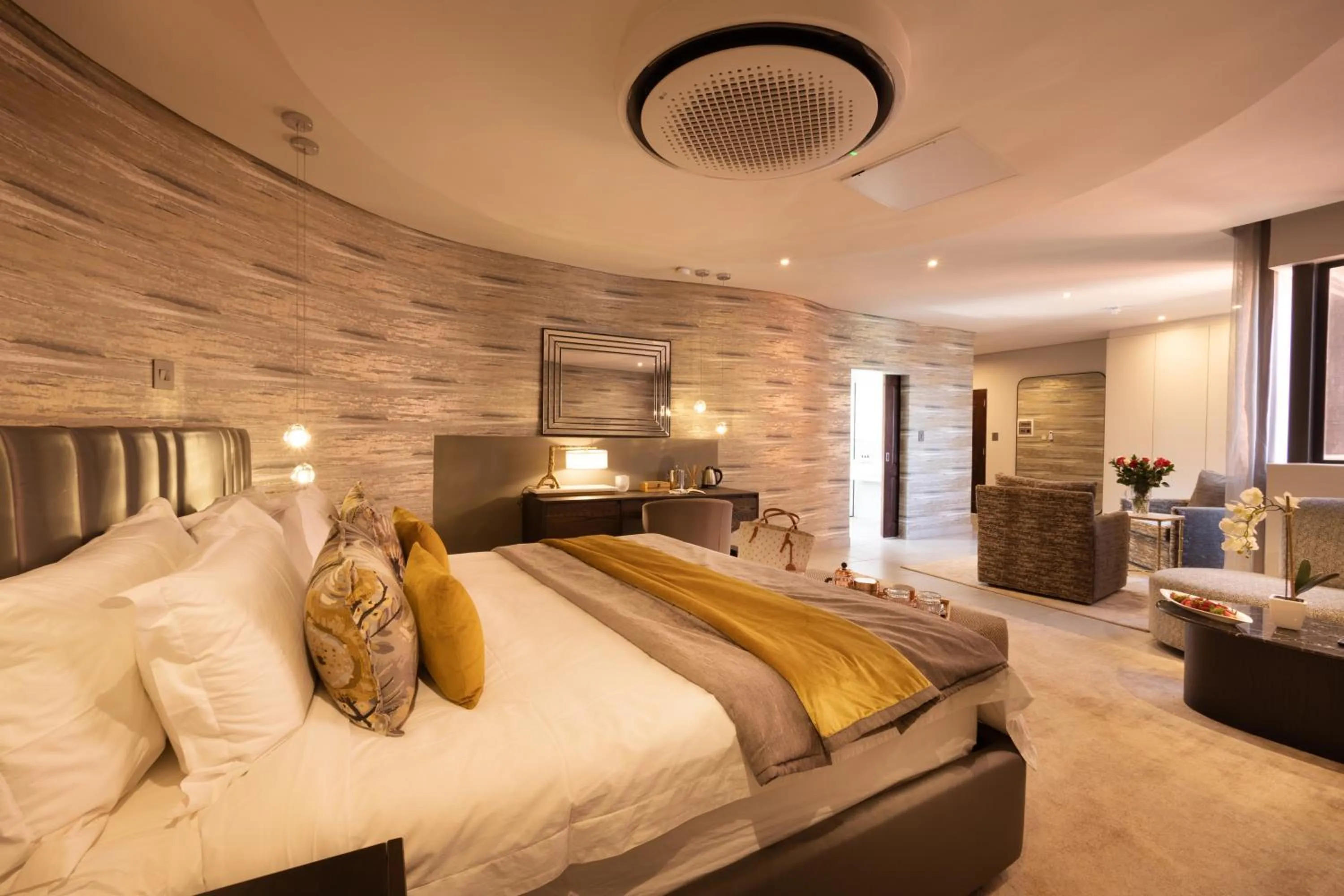 Photo of the whole room, Bed in Angels View Hotel