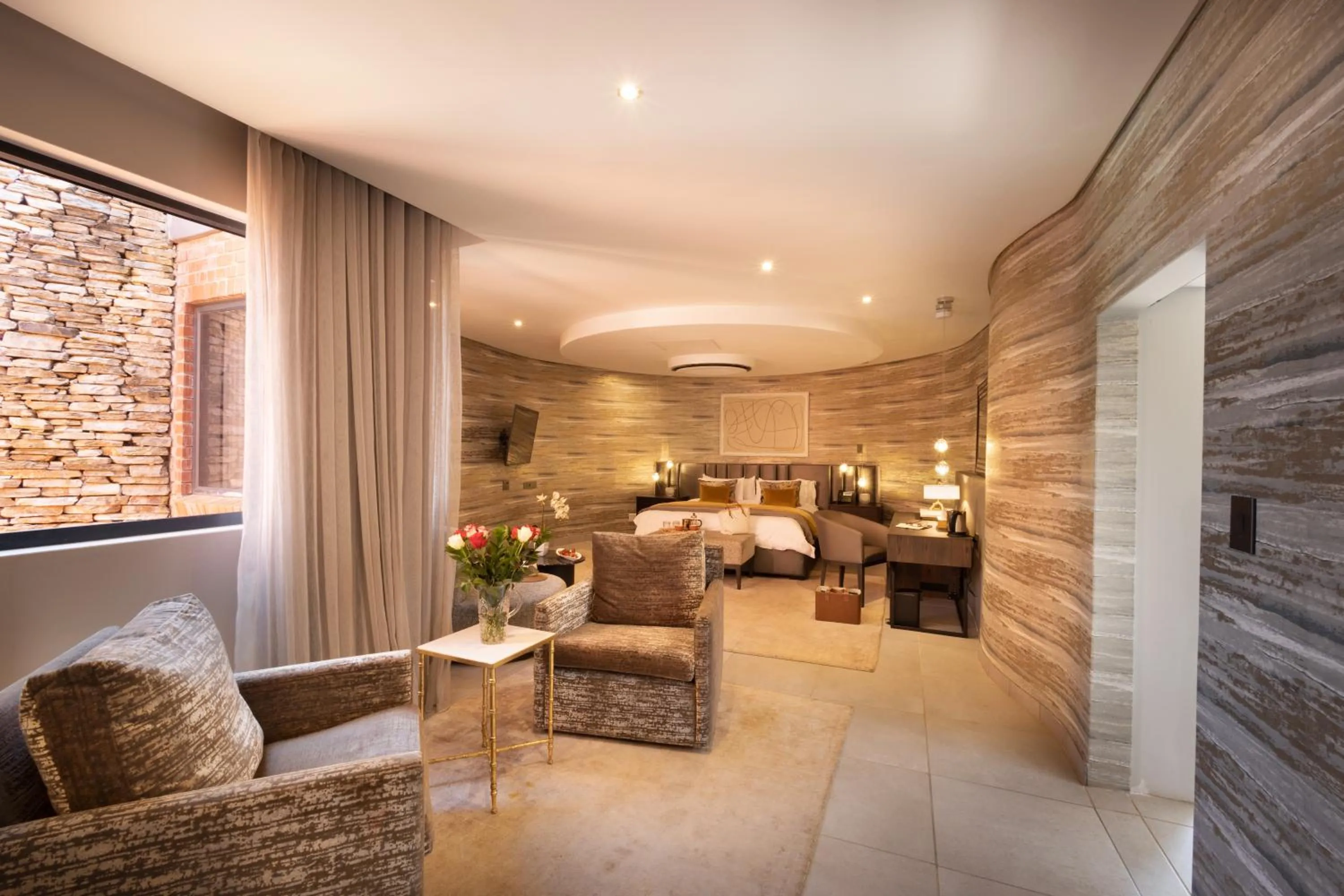 Living room, Bed in Angels View Hotel