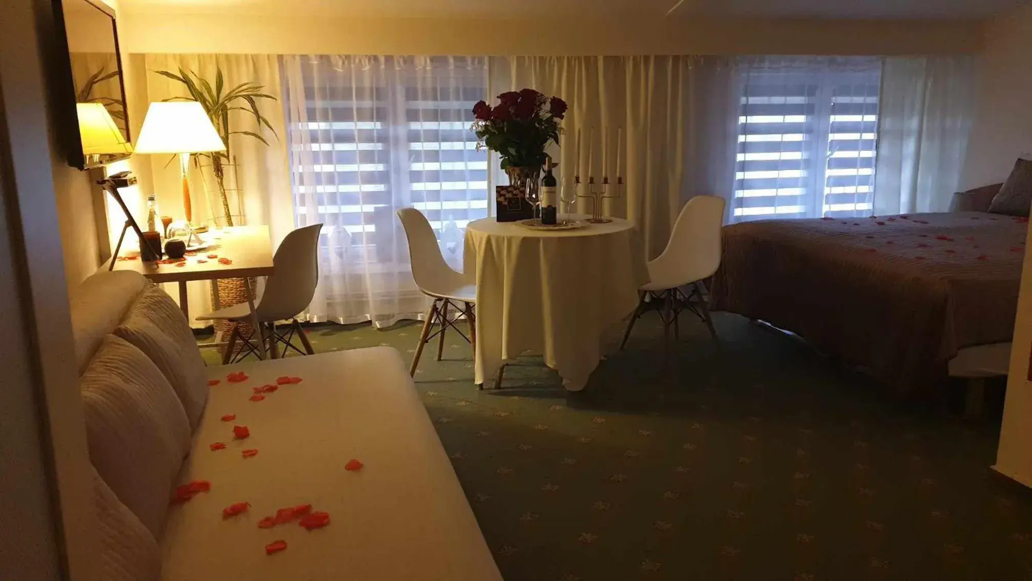 Superior Twin Room with Sofa - single occupancy in Złoty Lin Superior Twin Room with Sofa - single occupancy in Złoty Lin