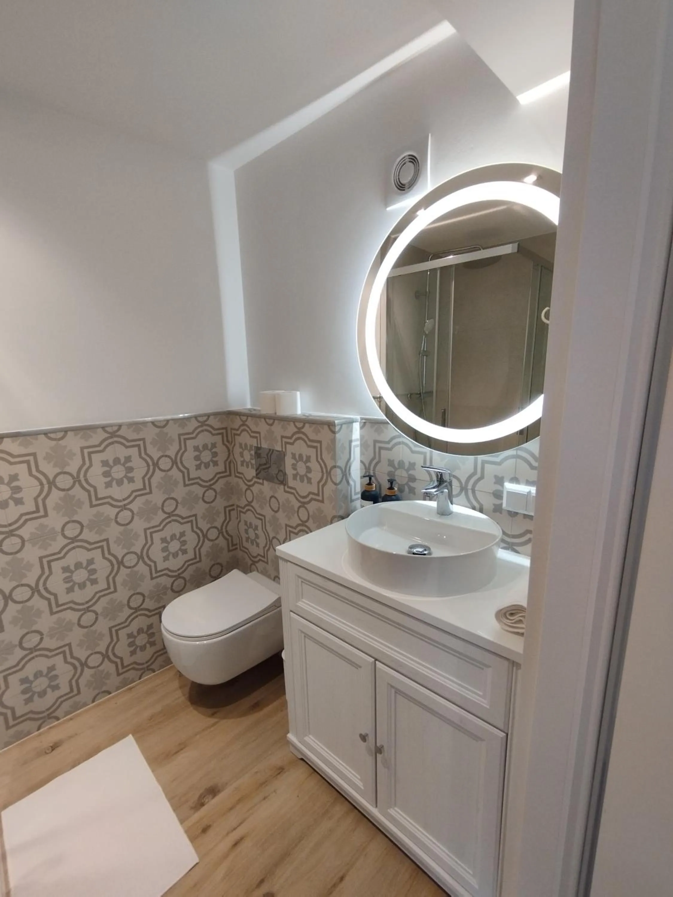 Toilet in Złoty Lin