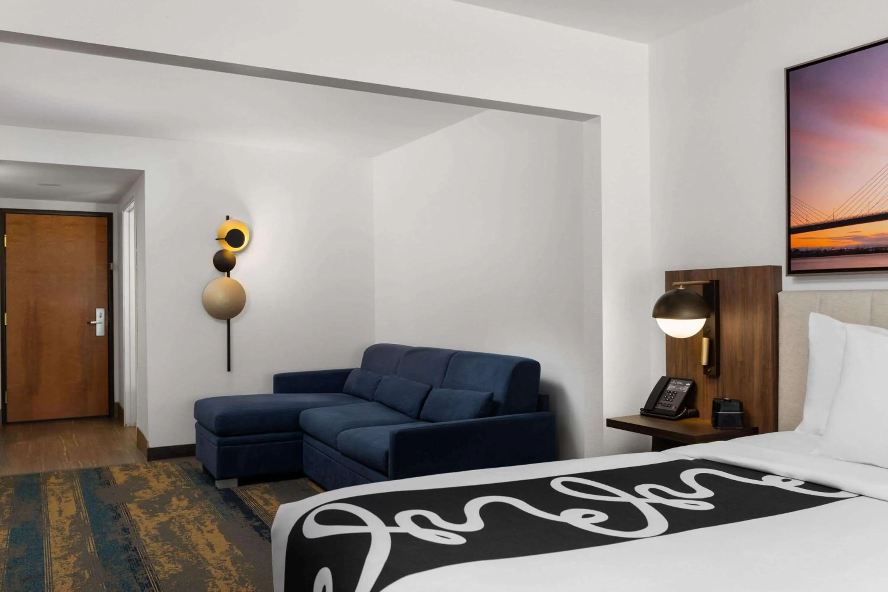 Photo of the whole room, Bed in La Quinta by Wyndham Kennewick