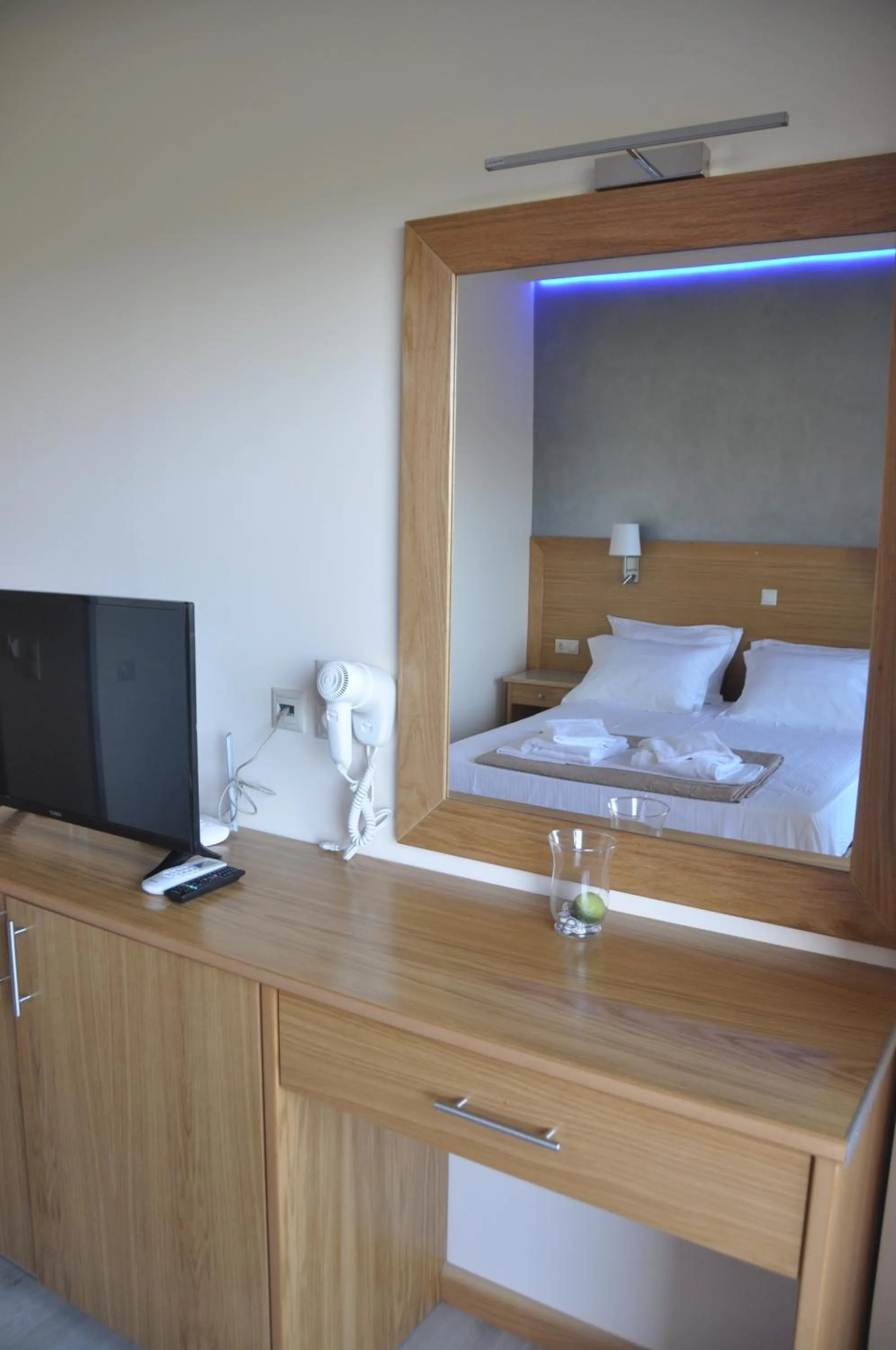 TV and multimedia, Bed in Fiori Hotel