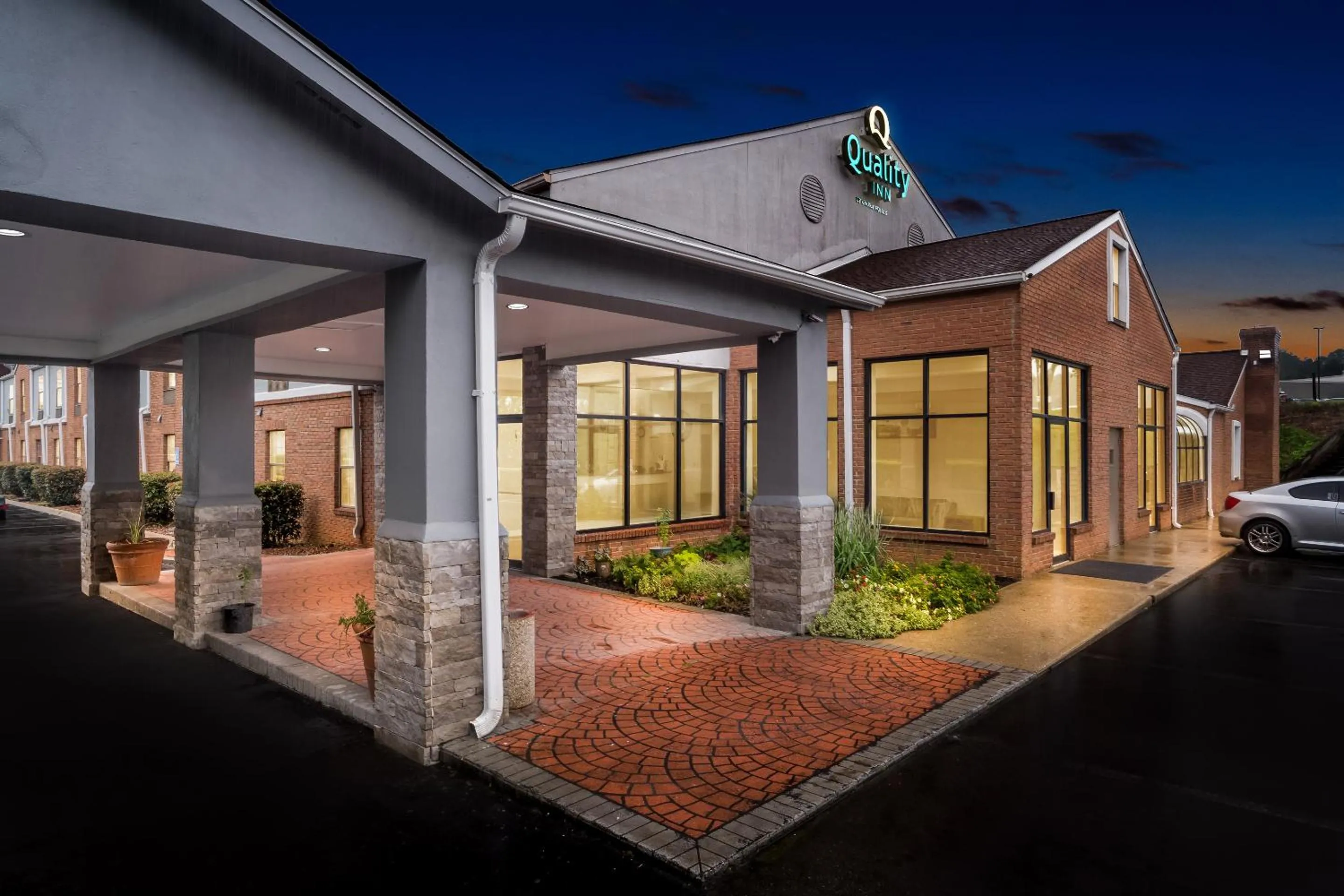 Super 8 by Wyndham Cornelia