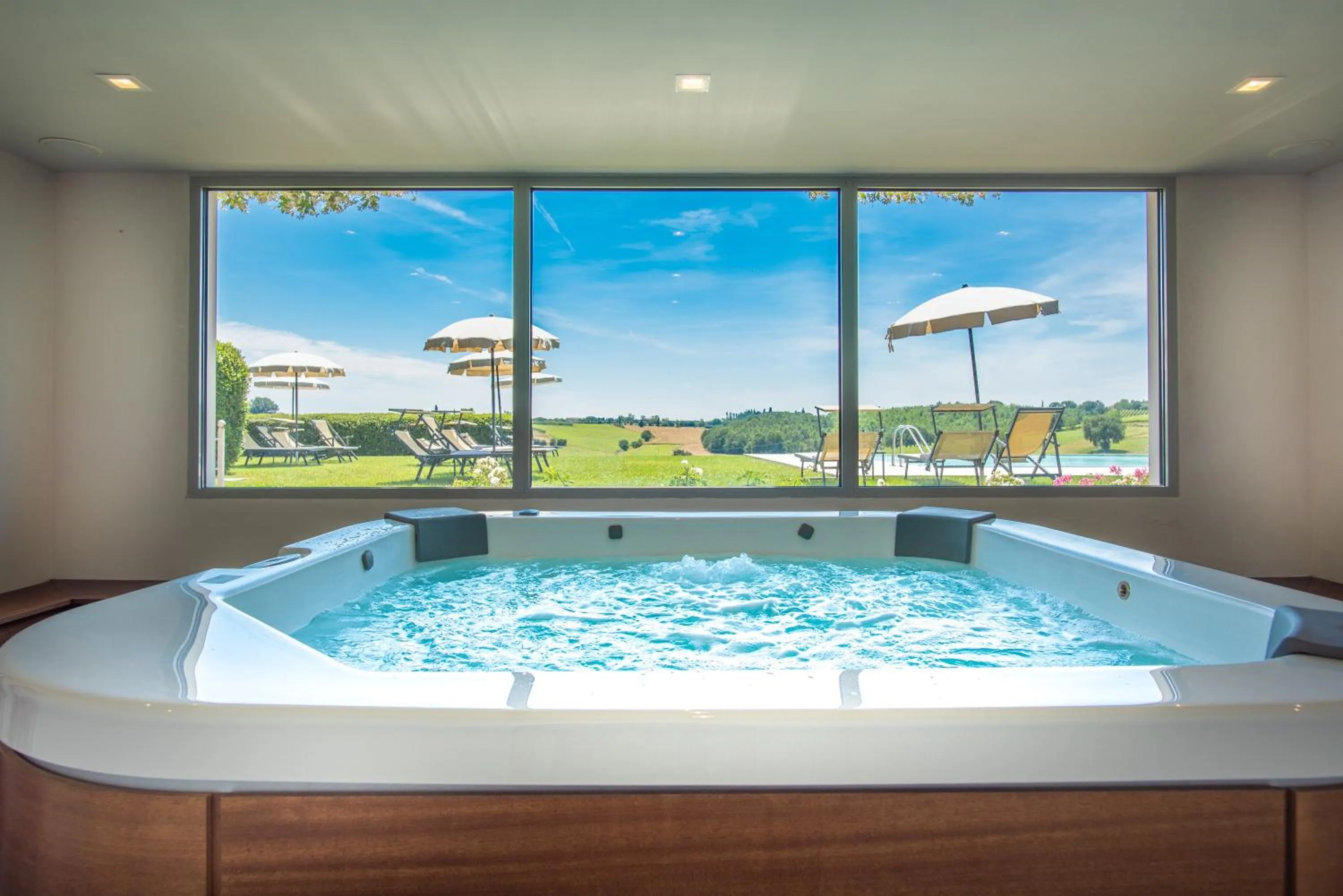 Hot Tub in Resort Borgo Syrah