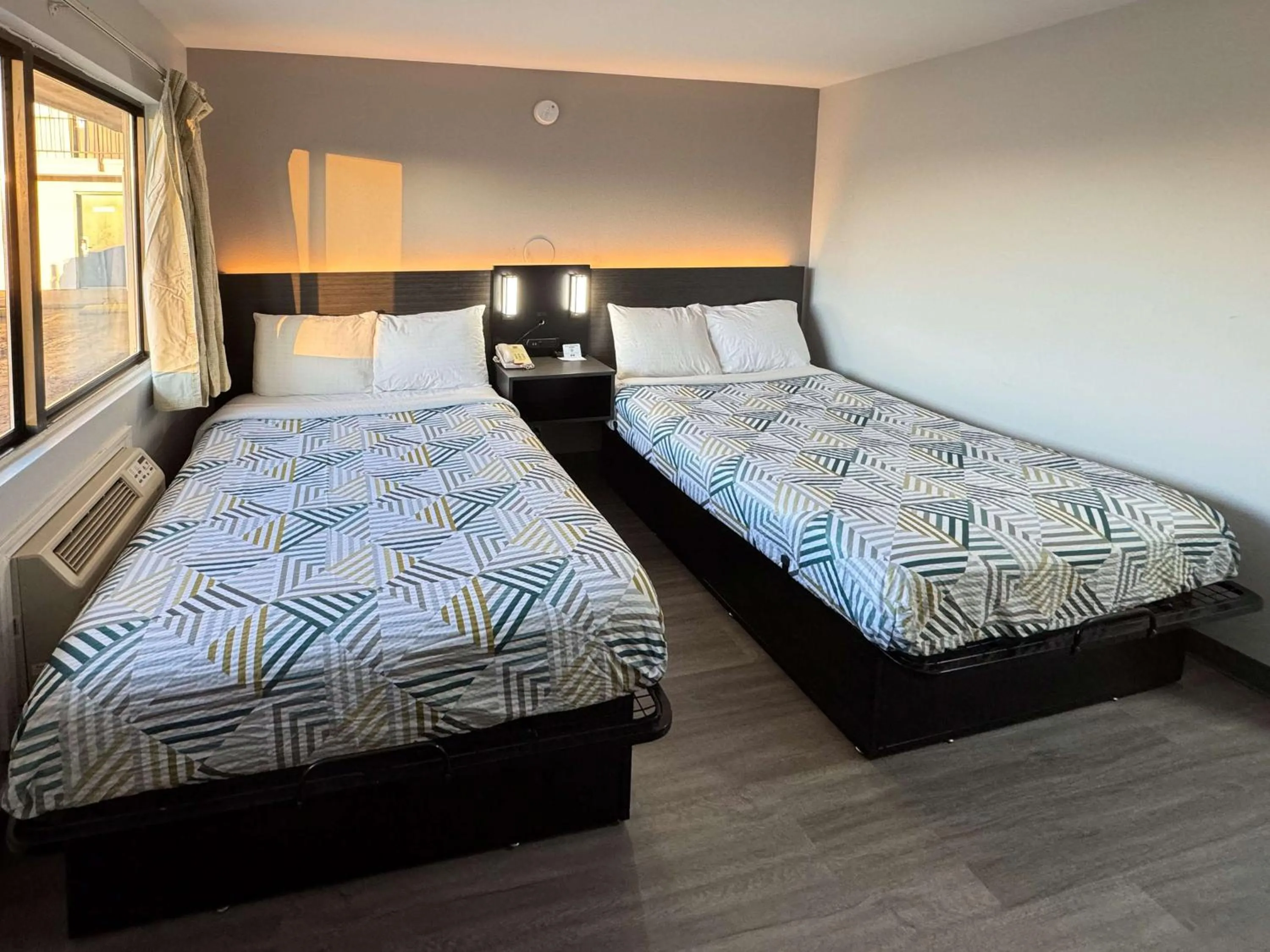 Bedroom, Bed in Motel 6-Janesville, WI