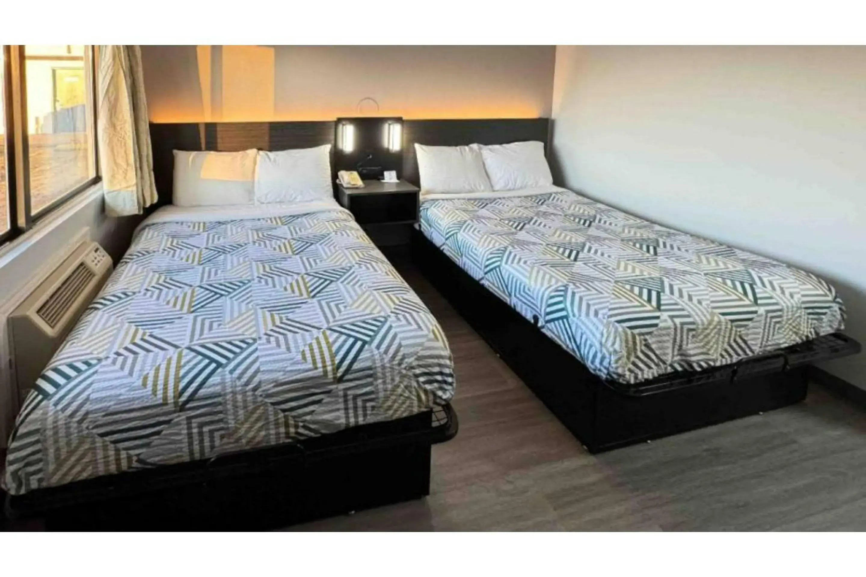 Quadruple Room - single occupancy - Disability Access - Roll in Shower in Motel 6-Janesville, WI Quadruple Room - single occupancy - Disability Access - Roll in Shower in Motel 6-Janesville, WI