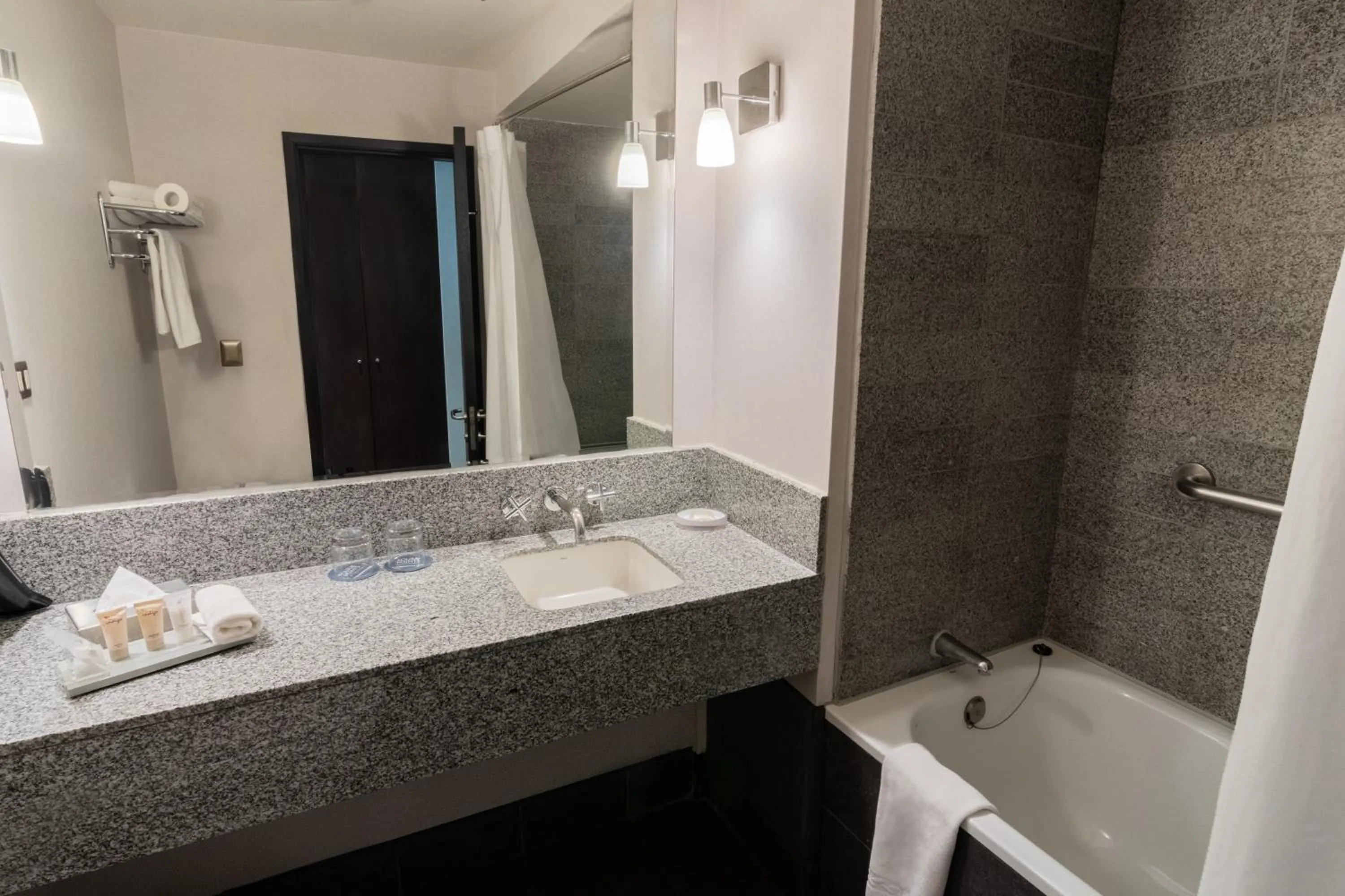 Bathroom in Four Points By Sheraton Los Angeles