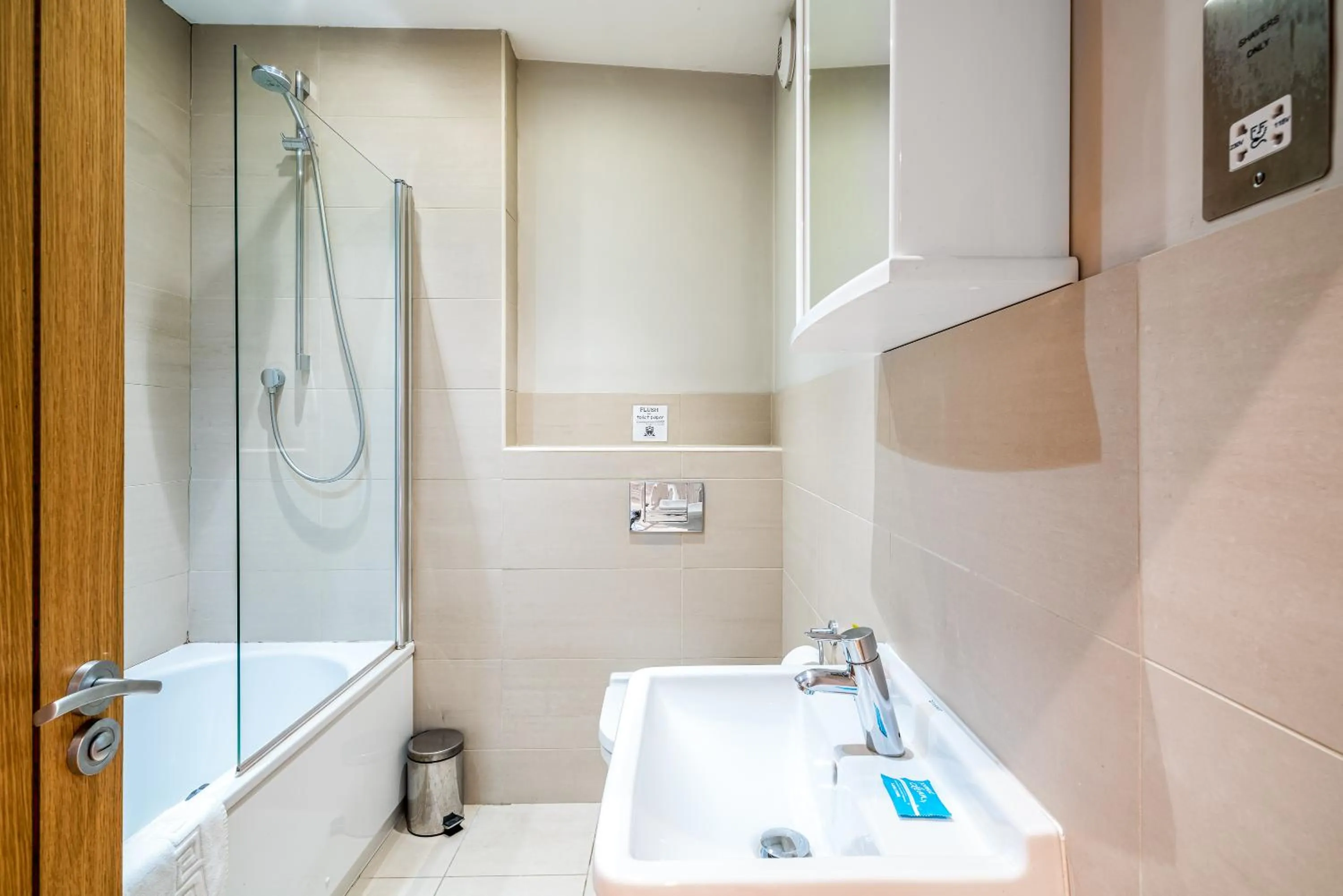 Toilet in Castle Properties:Eton-The College