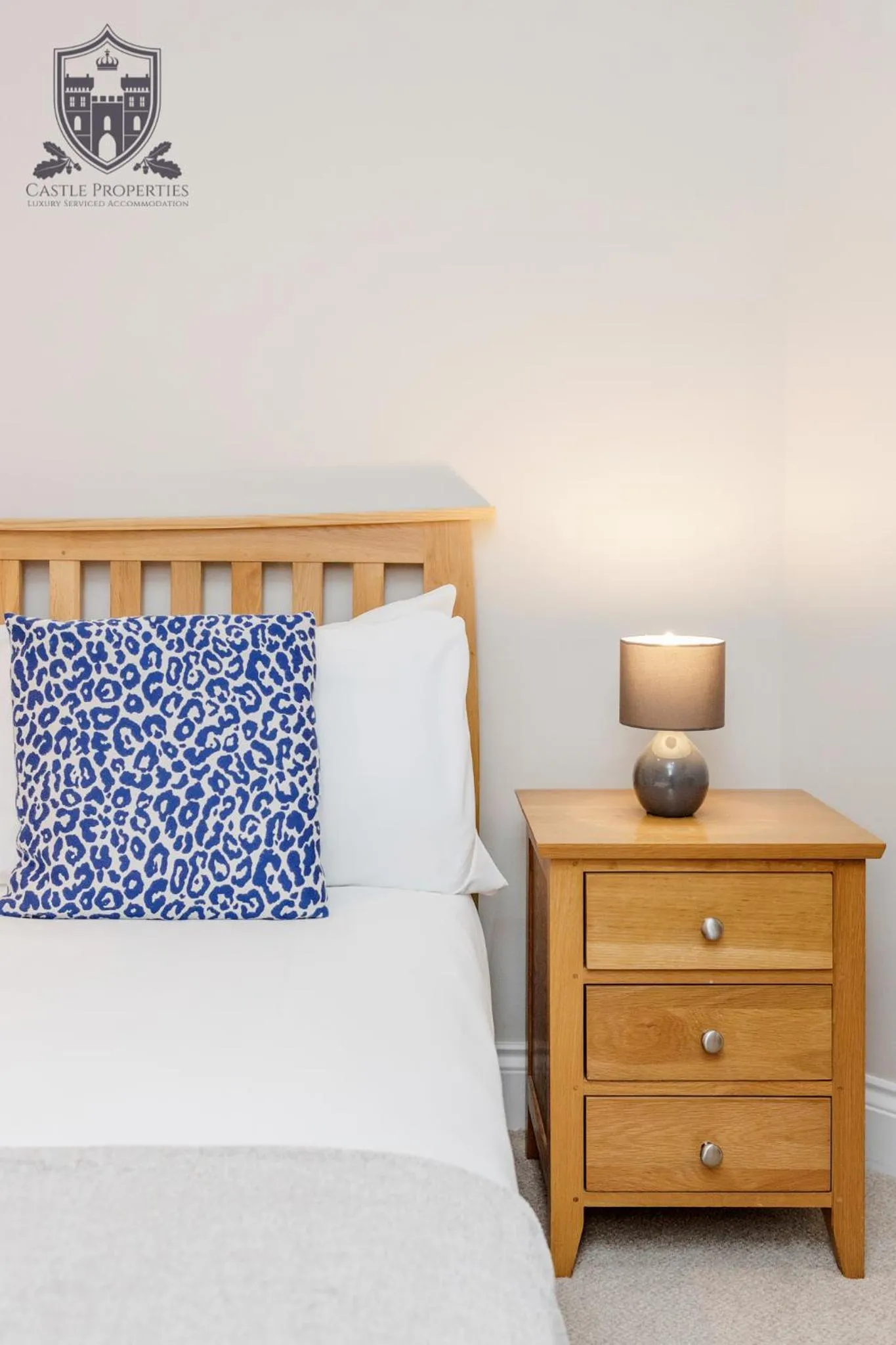 Bed in Castle Properties:Eton-The College