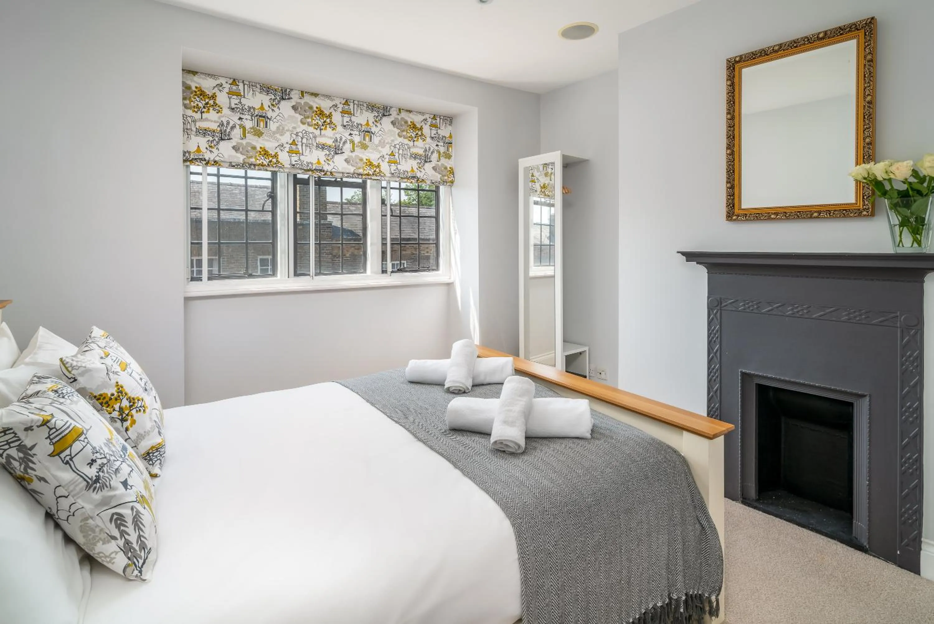 Bedroom, Bed in Castle Properties:Eton-The College