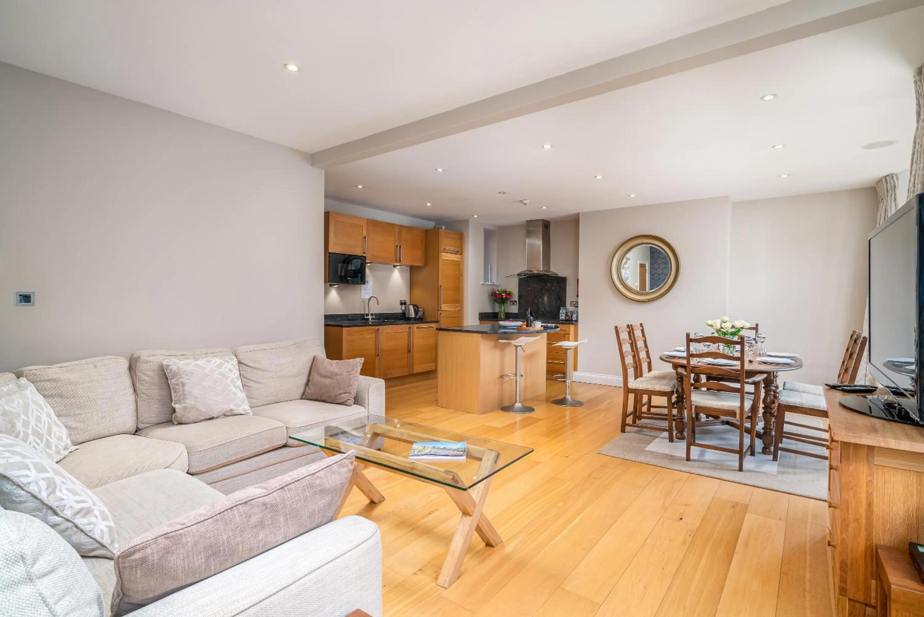 TV and multimedia in Castle Properties:Eton-The College